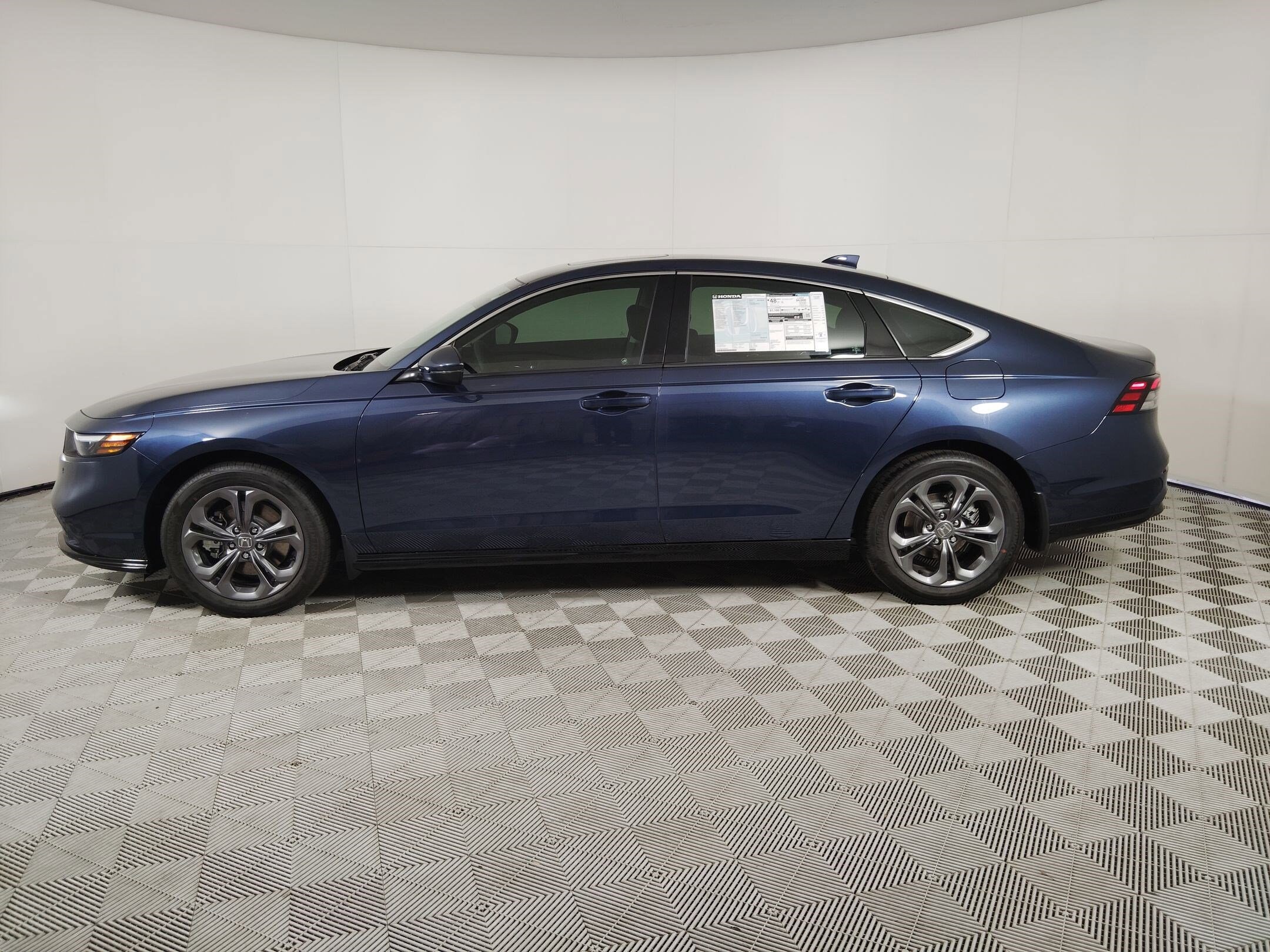 2025 Honda Accord Hybrid EX-L photo 2