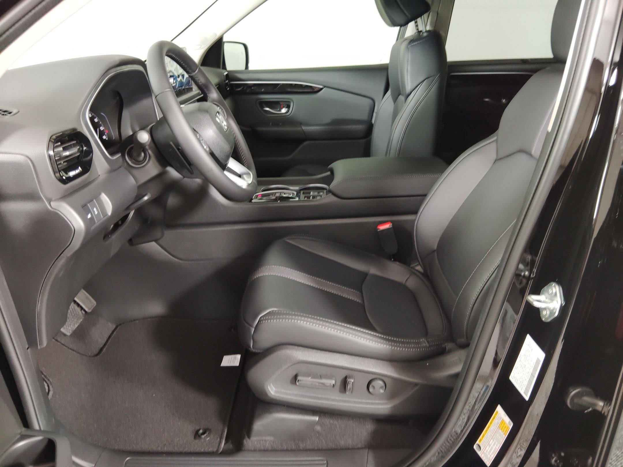 2025 Honda Pilot Touring photo 2