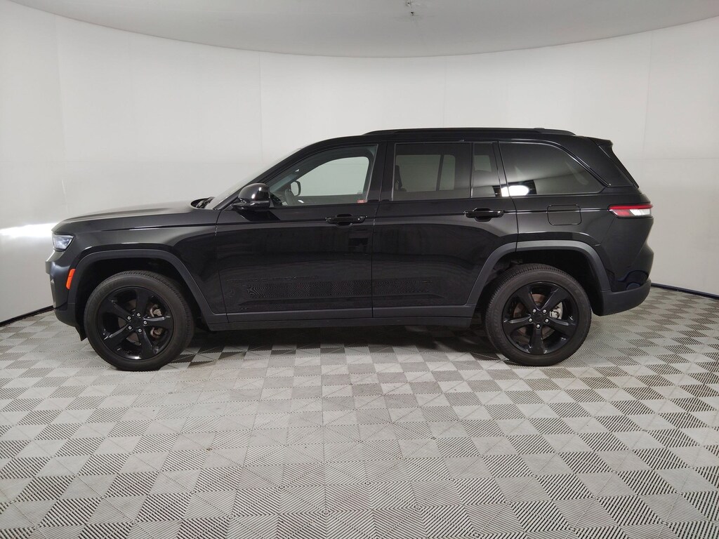 Used 2023 Jeep Grand Cherokee Laredo SUV