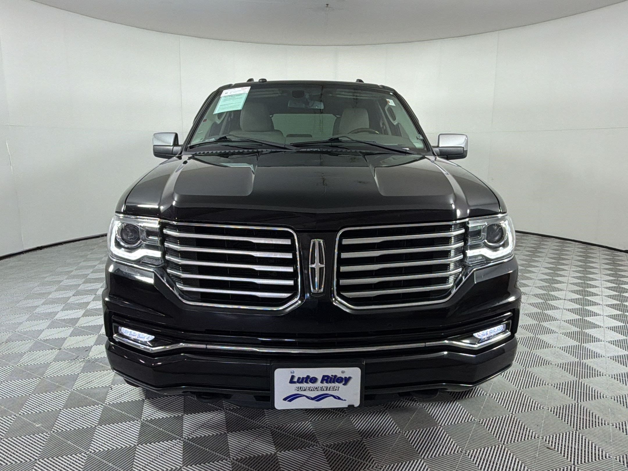 Navigator Select SUV
