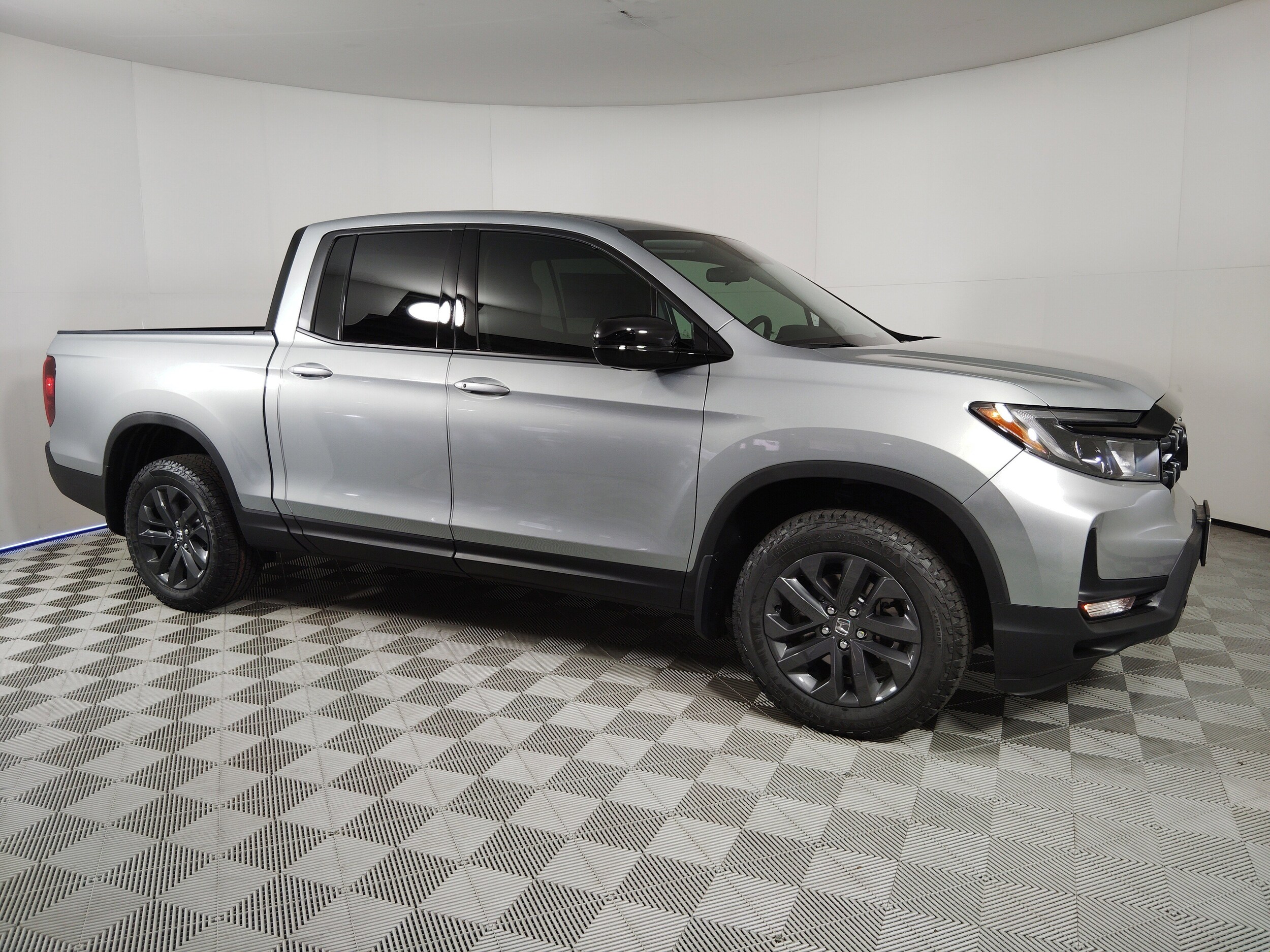 2025 Honda Ridgeline Sport photo 2