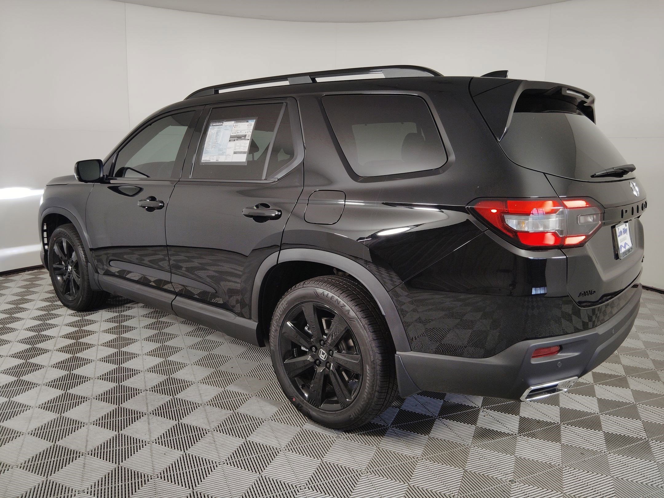 2025 Honda Pilot Black Edition photo 3