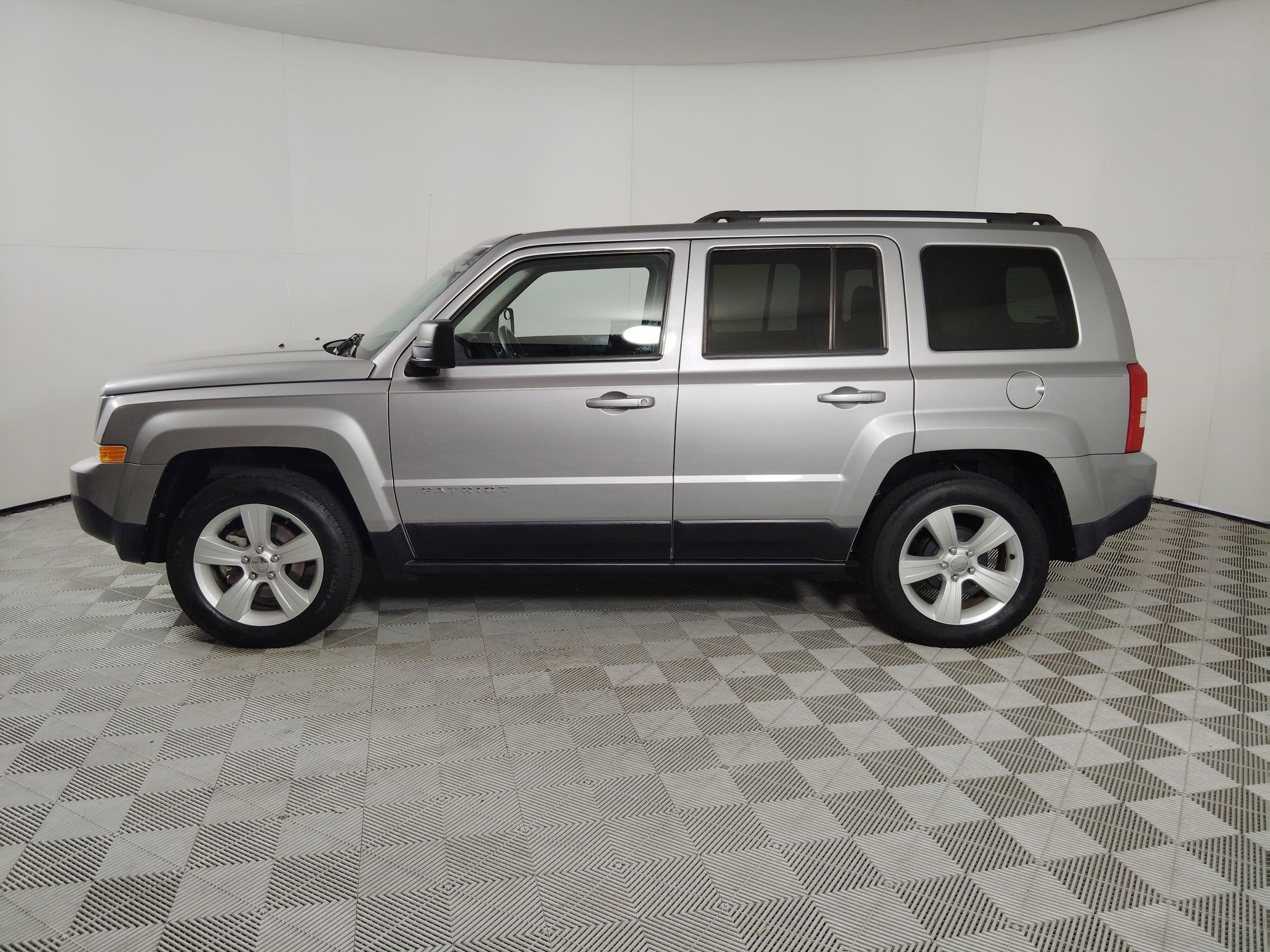 2016 Jeep Patriot Sport photo 2