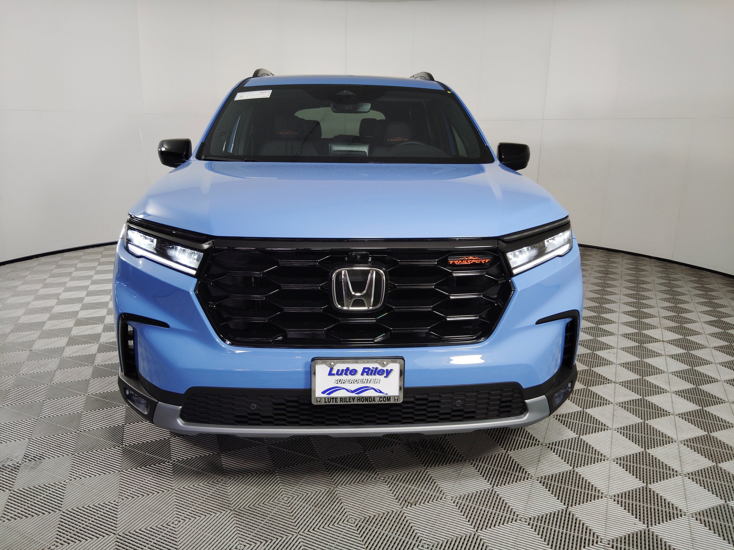 2025 Honda Pilot TrailSport photo 3