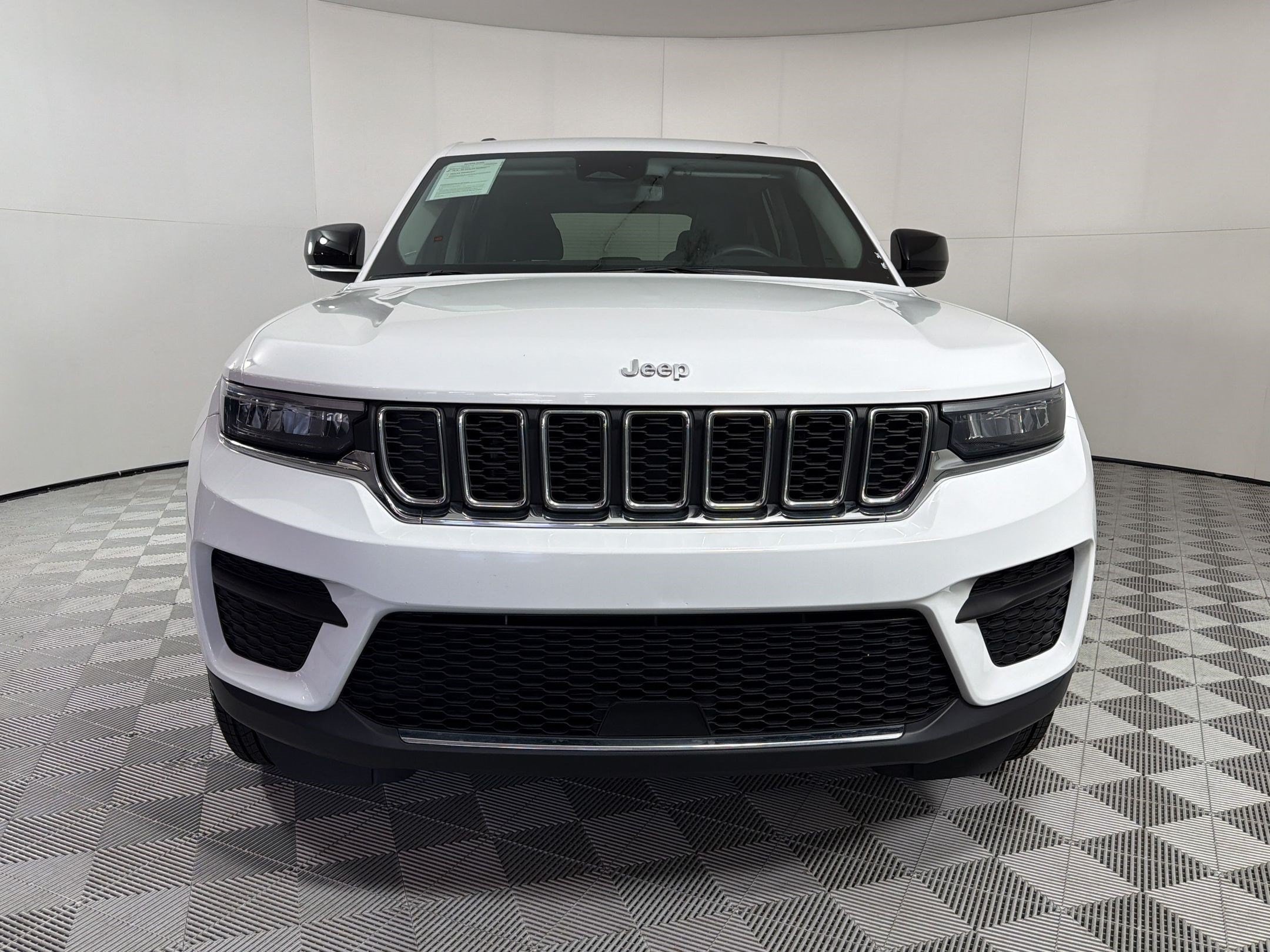 2023 Jeep Grand Cherokee Laredo - Photo 6