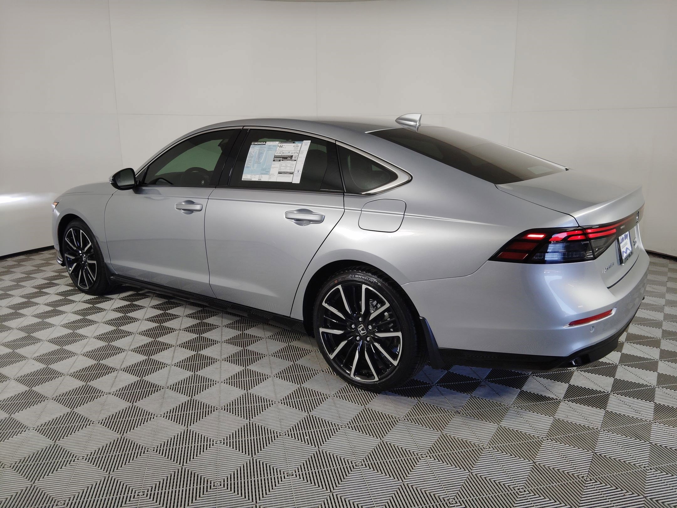 2025 Honda Accord Hybrid Touring photo 3