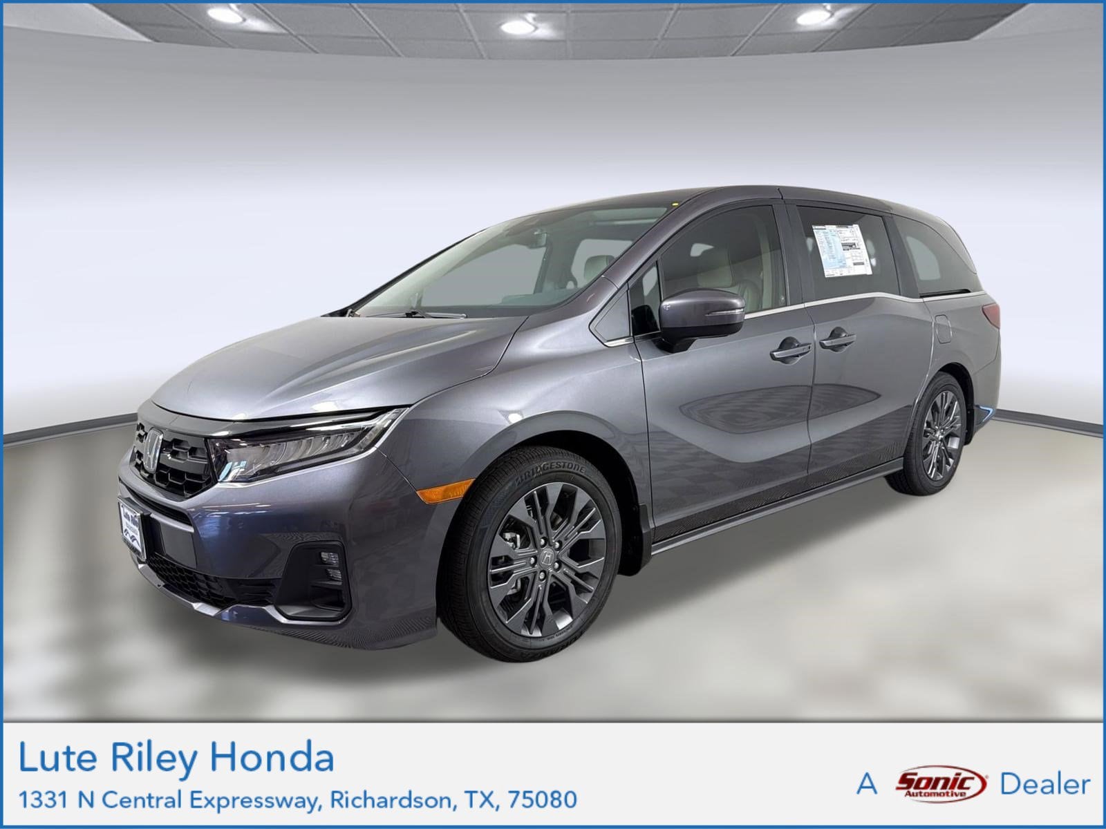 2026 Honda Odyssey Touring's photo
