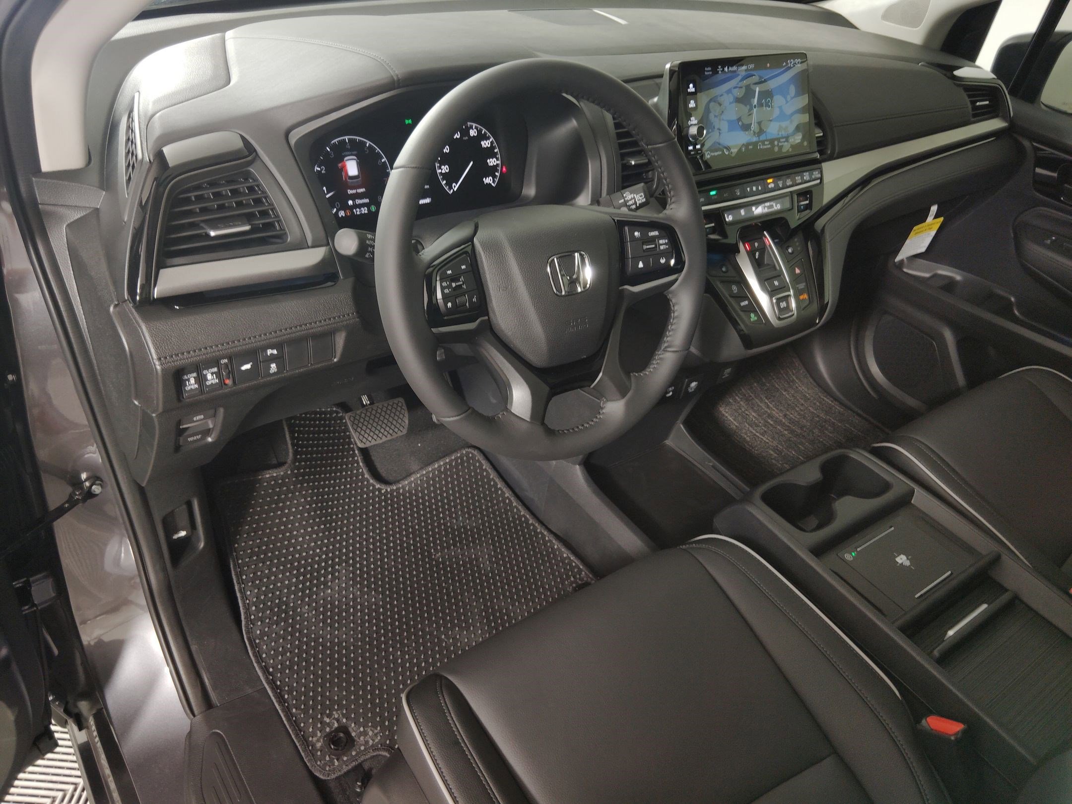 2026 Honda Odyssey Touring photo 4