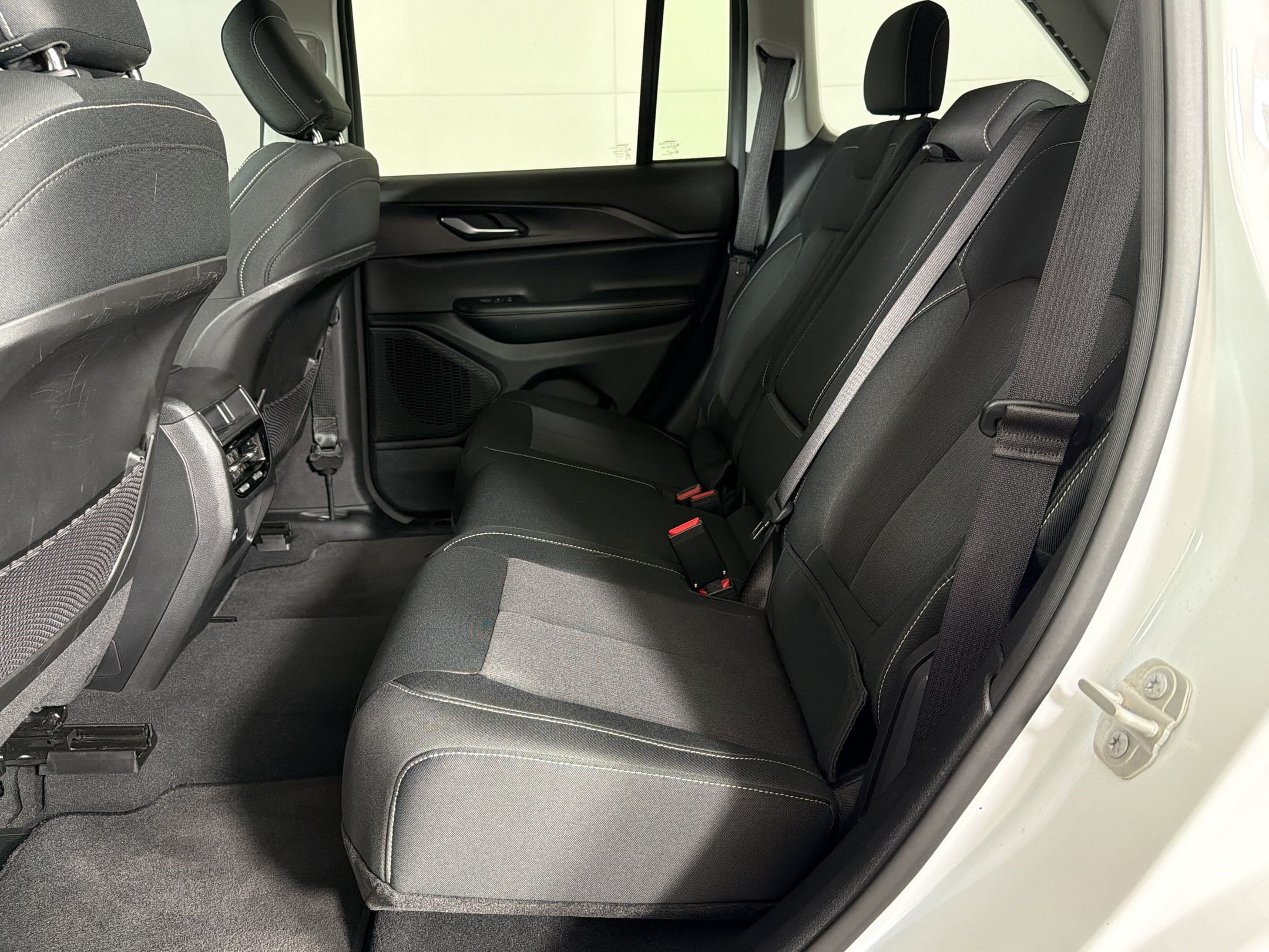 2023 Jeep Grand Cherokee Laredo - Photo 23