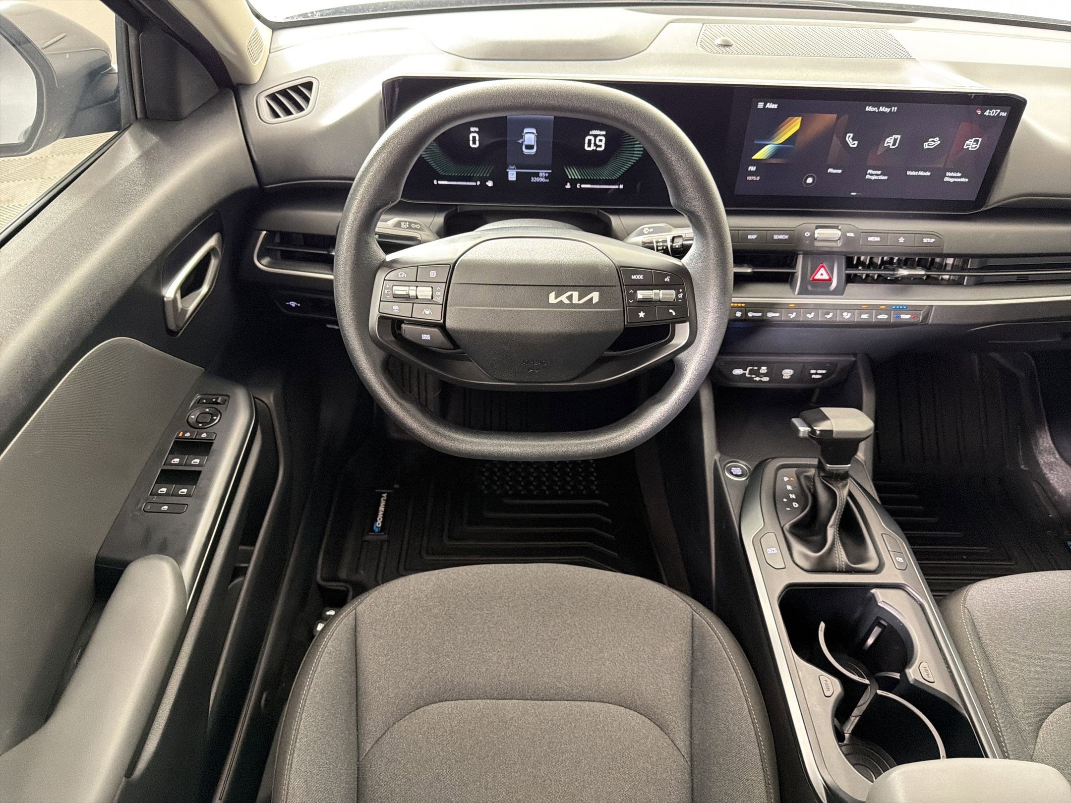 2025 Kia K4 LXS - Photo 26
