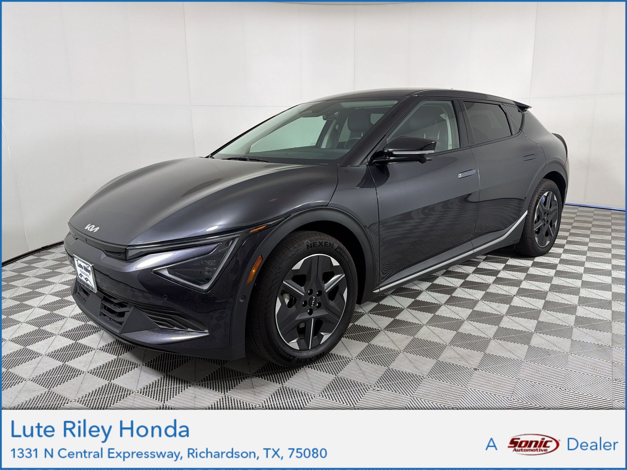 Pre-Owned 2025 Kia EV6 Light Long Range