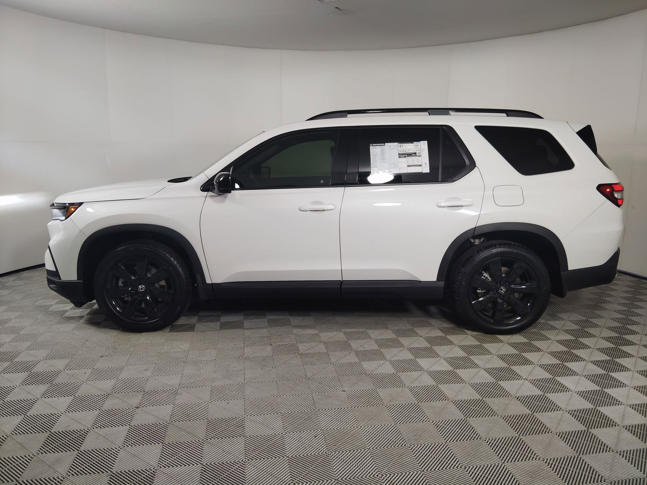 2025 Honda Pilot Black Edition photo 2