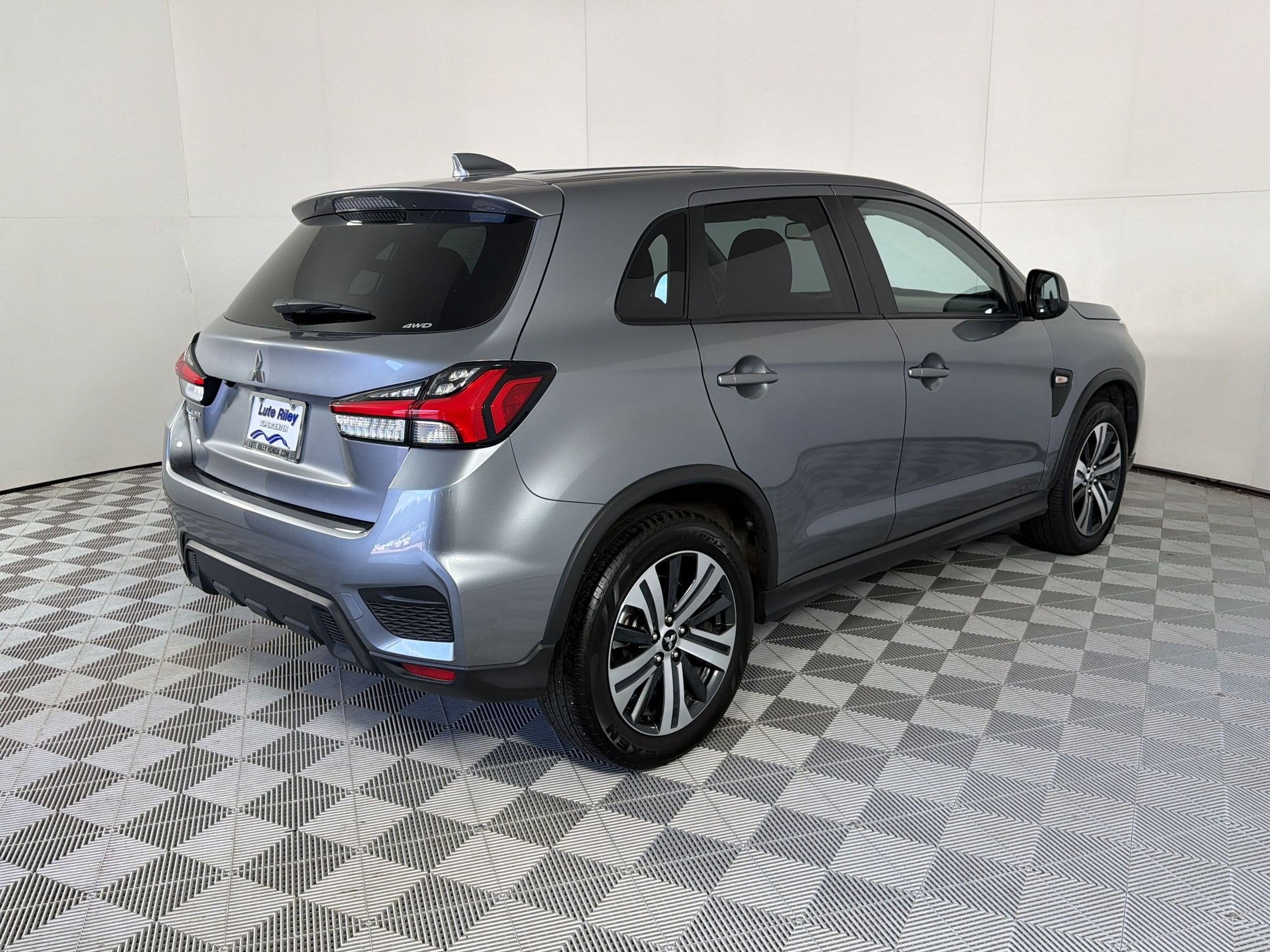 2025 Mitsubishi Outlander Sport ES - Photo 9