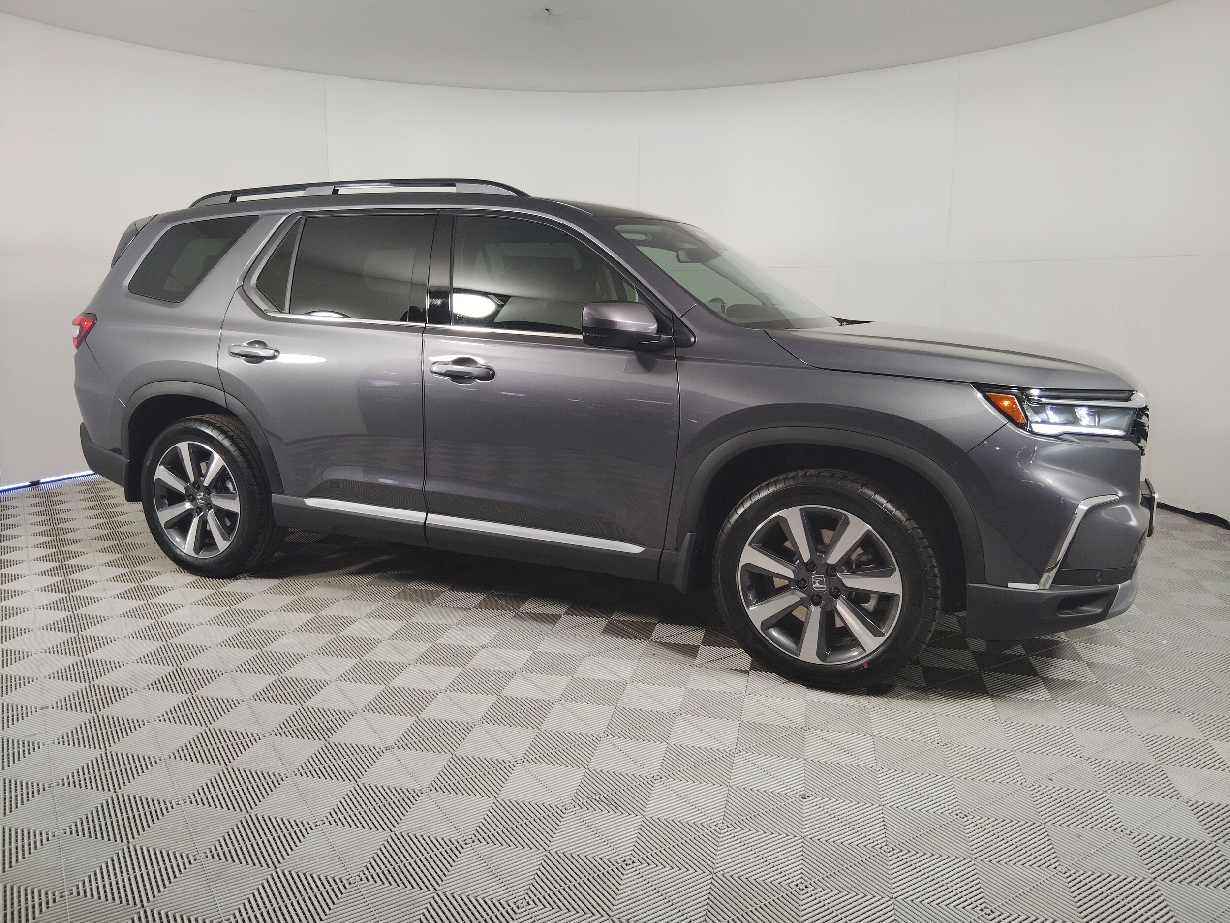 2025 Honda Pilot Touring photo 2