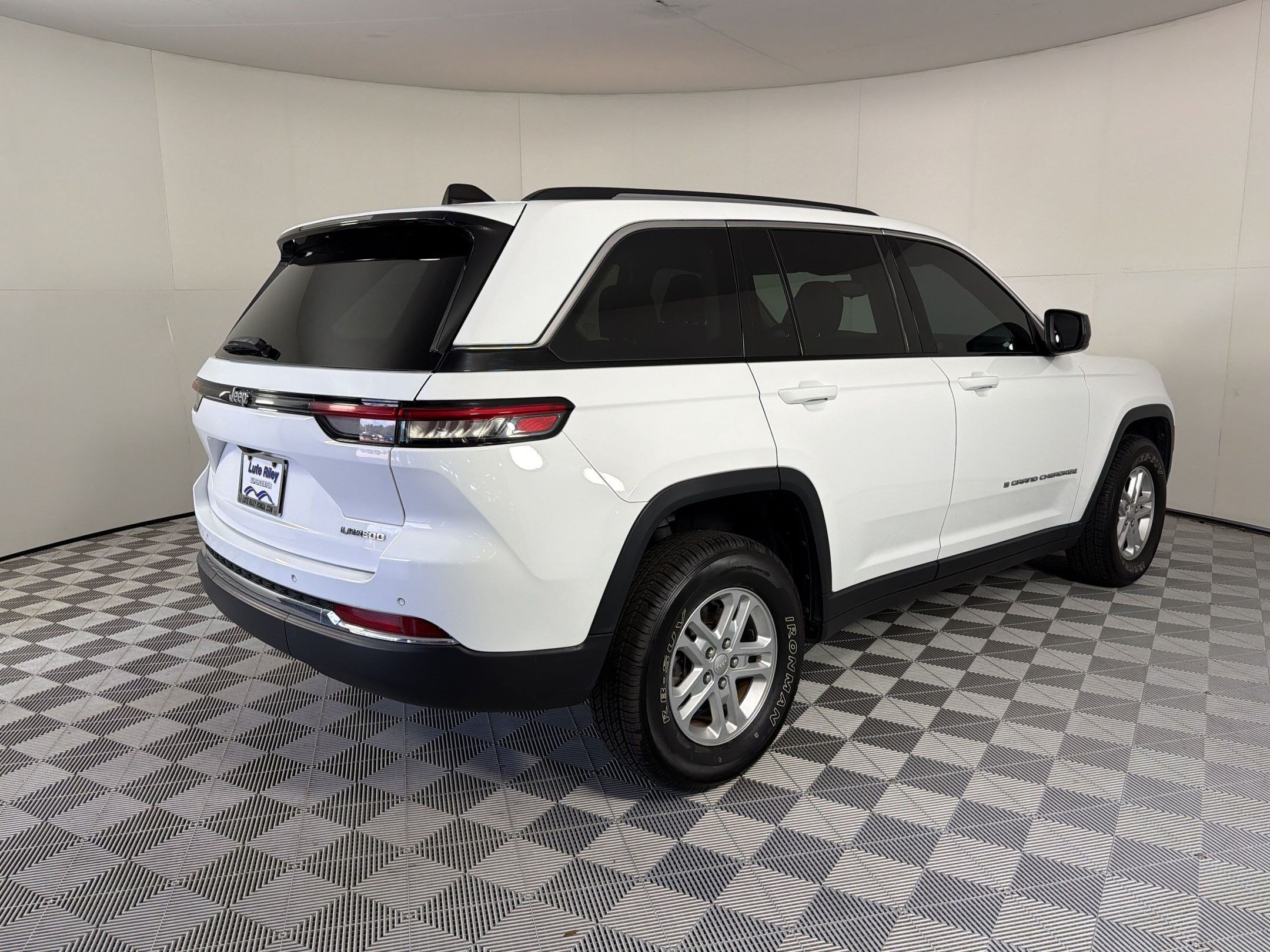 2023 Jeep Grand Cherokee Laredo - Photo 9