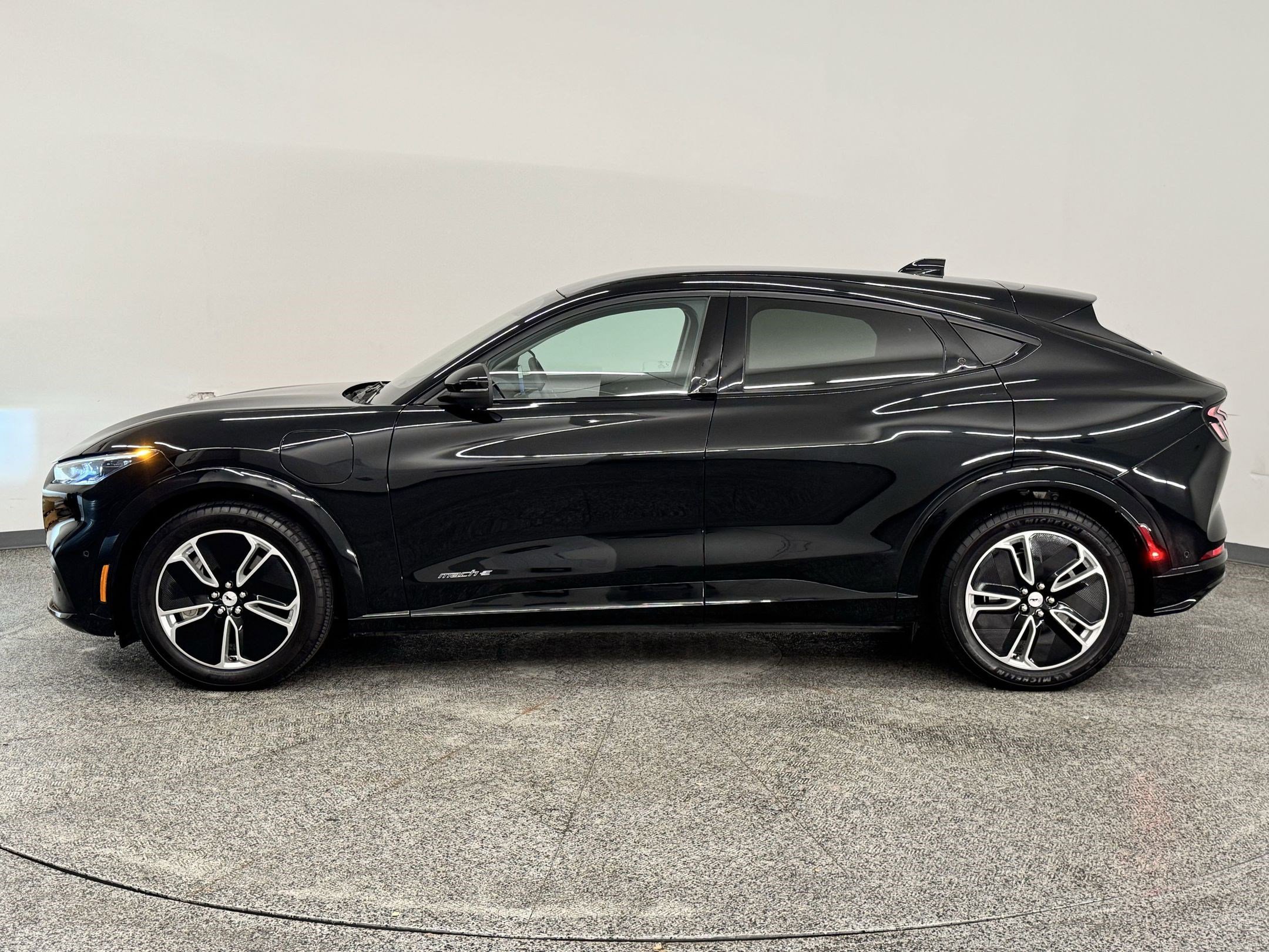 2023 Ford Mustang Mach-E Premium photo 2
