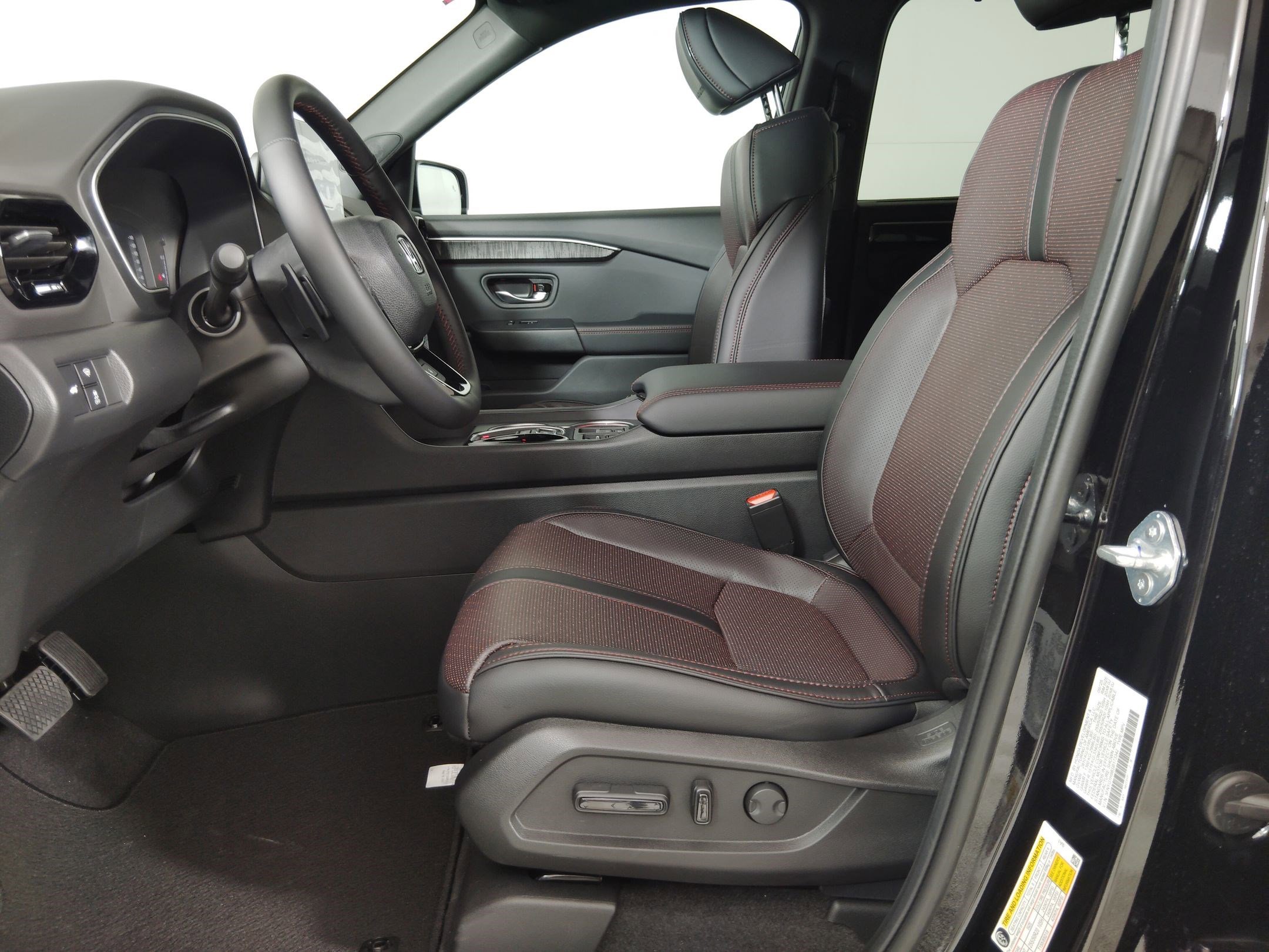 2025 Honda Pilot Black Edition photo 4