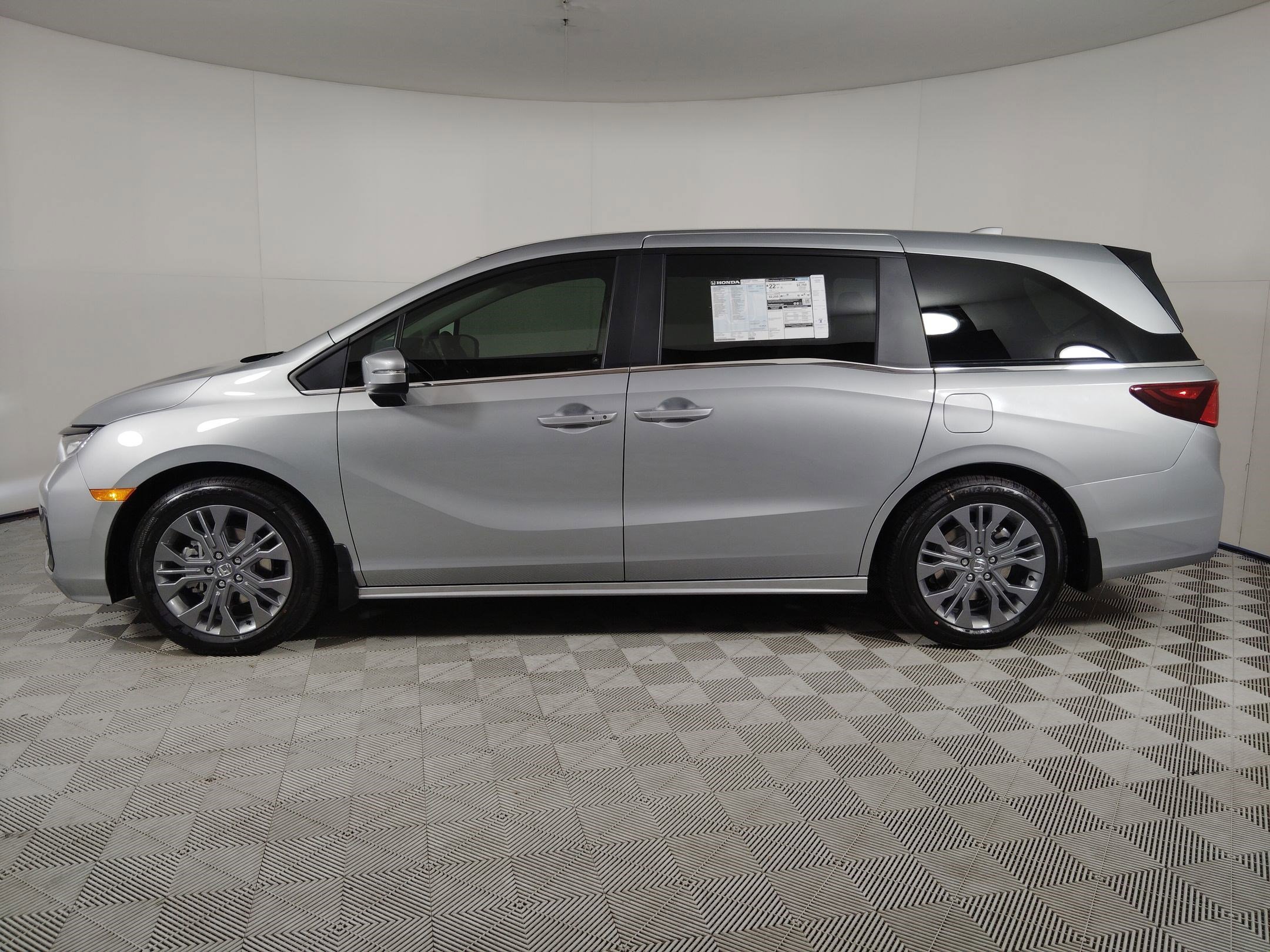 2026 Honda Odyssey Touring photo 2