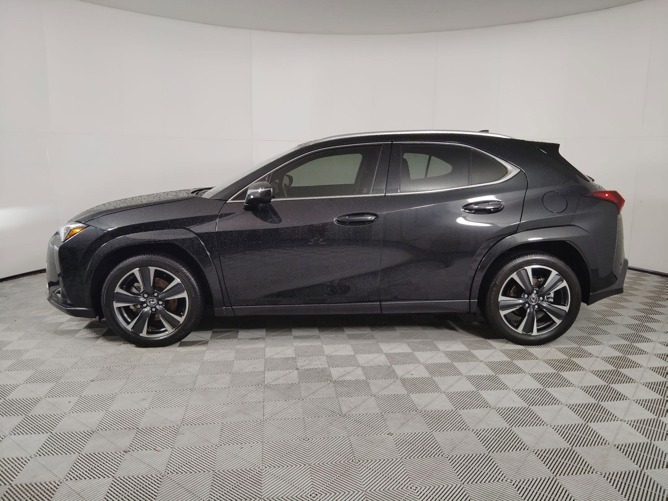2025 Lexus UX photo 2