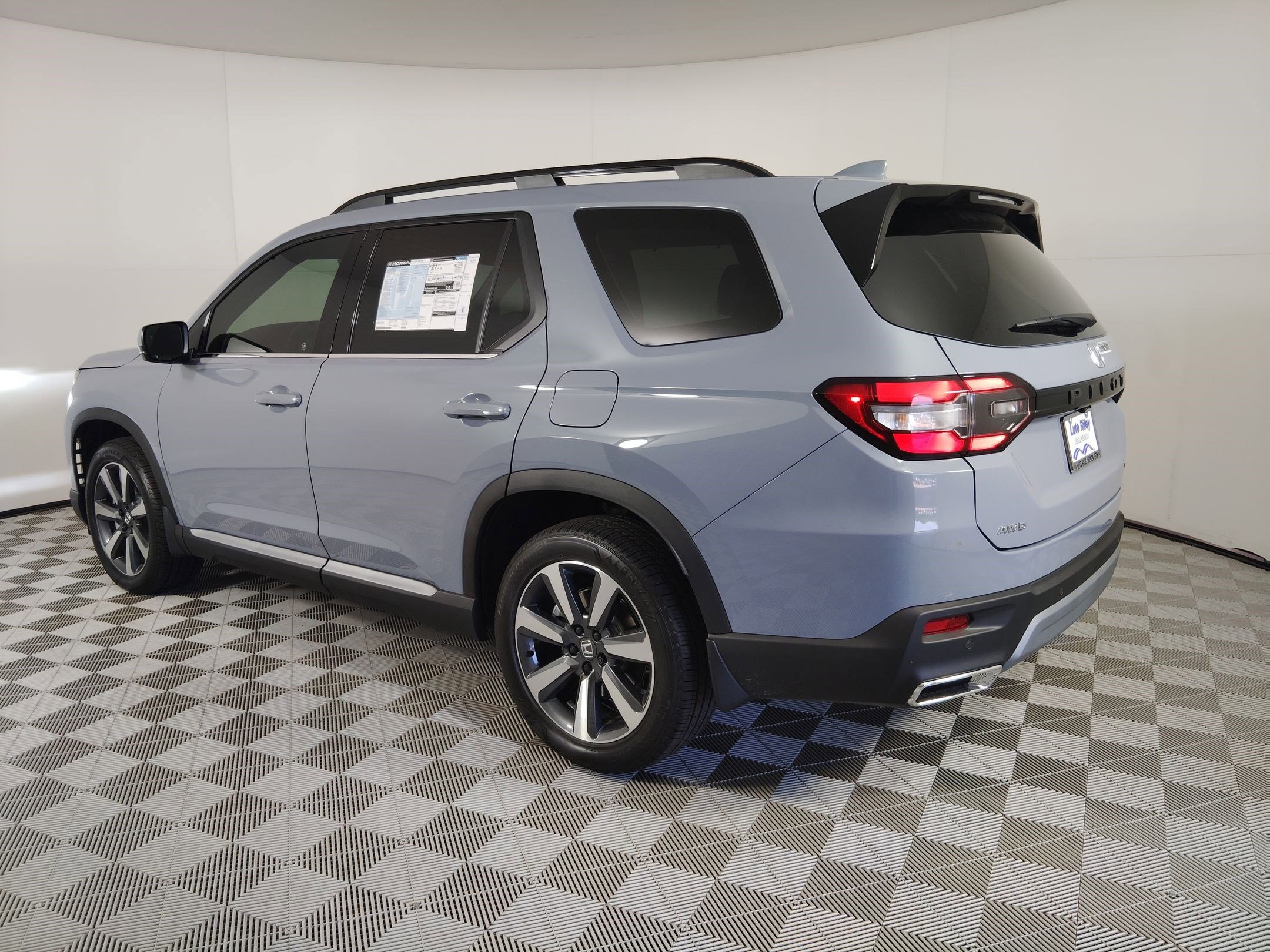 2025 Honda Pilot Touring photo 2