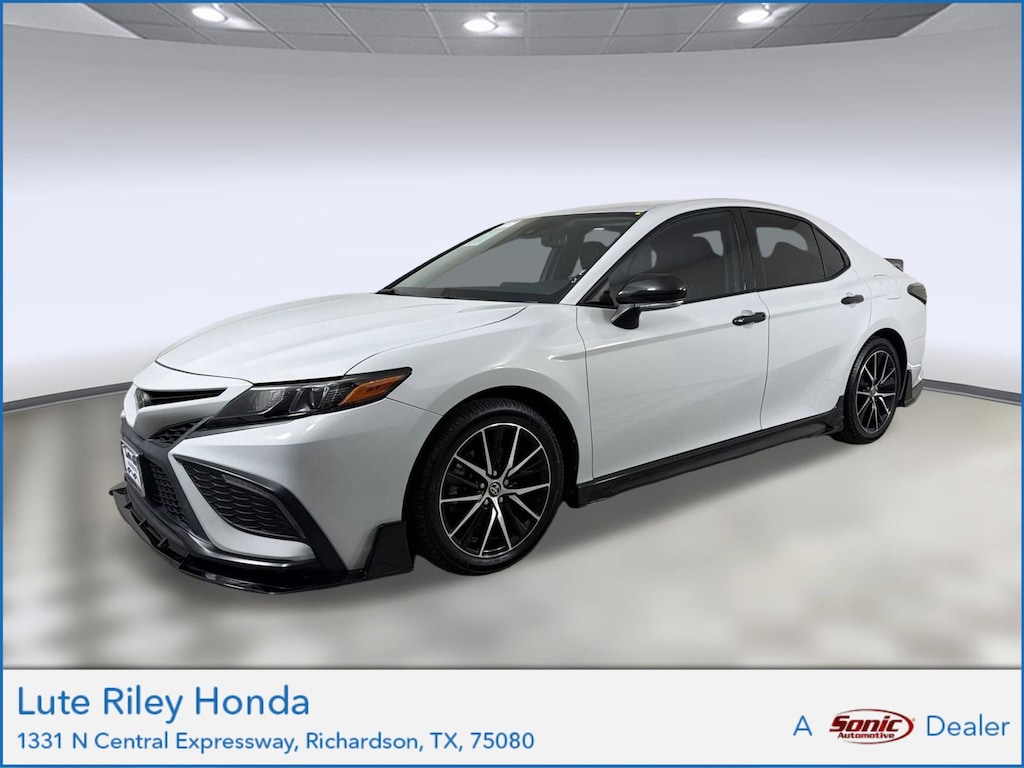 Used 2022 Toyota Camry SE Sedan