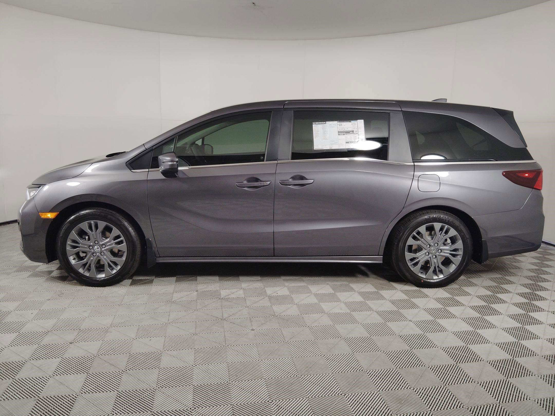 2026 Honda Odyssey Touring photo 2