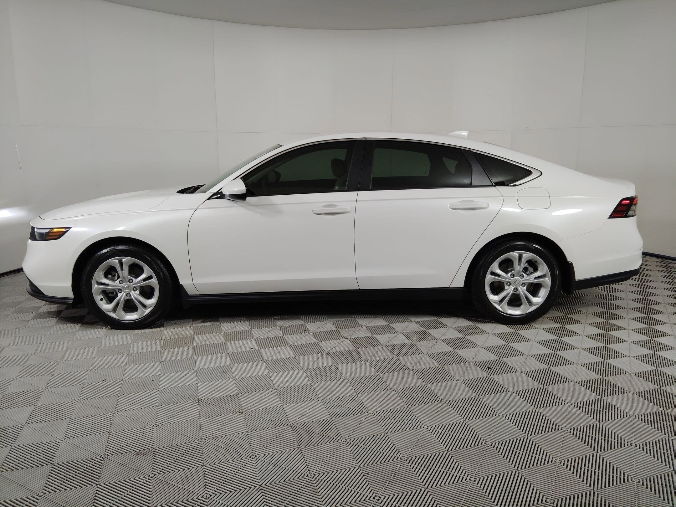 2025 Honda Accord LX photo 2