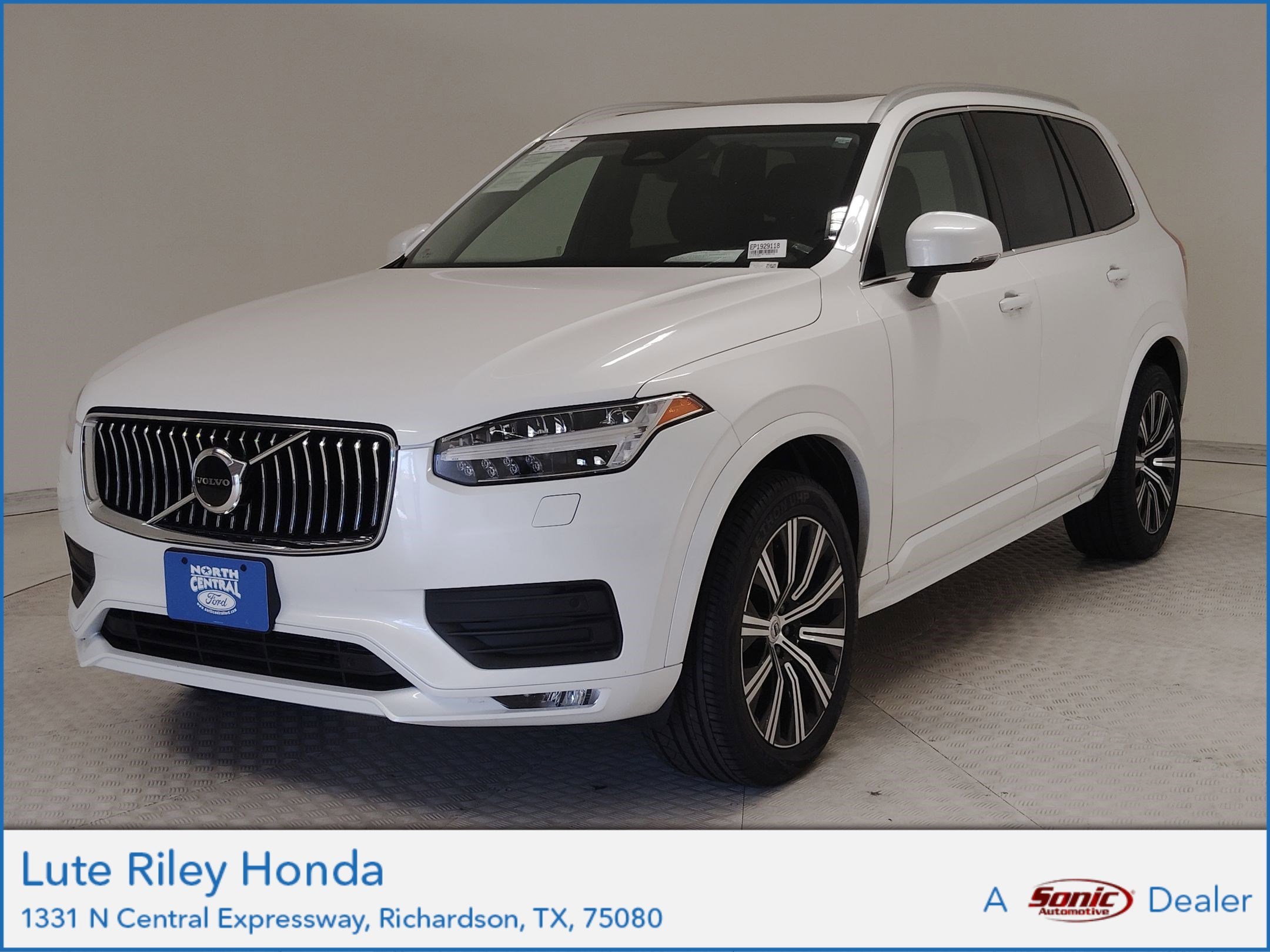 2023 Volvo XC90 Core's photo