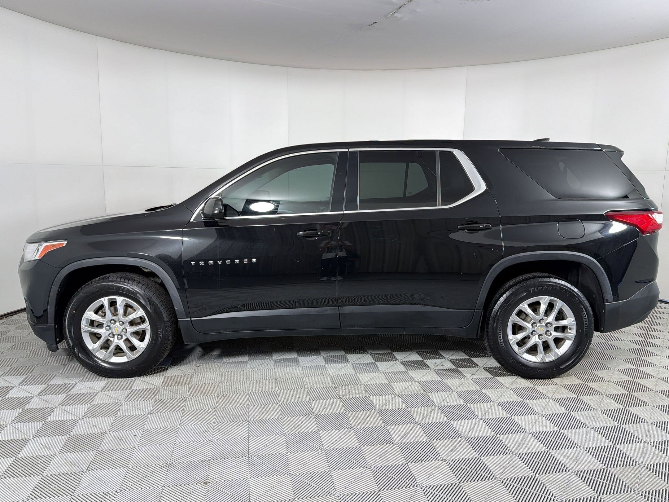 Used 2019 Chevrolet Traverse LS with VIN 1GNERFKW2KJ121181 for sale in Richardson, TX