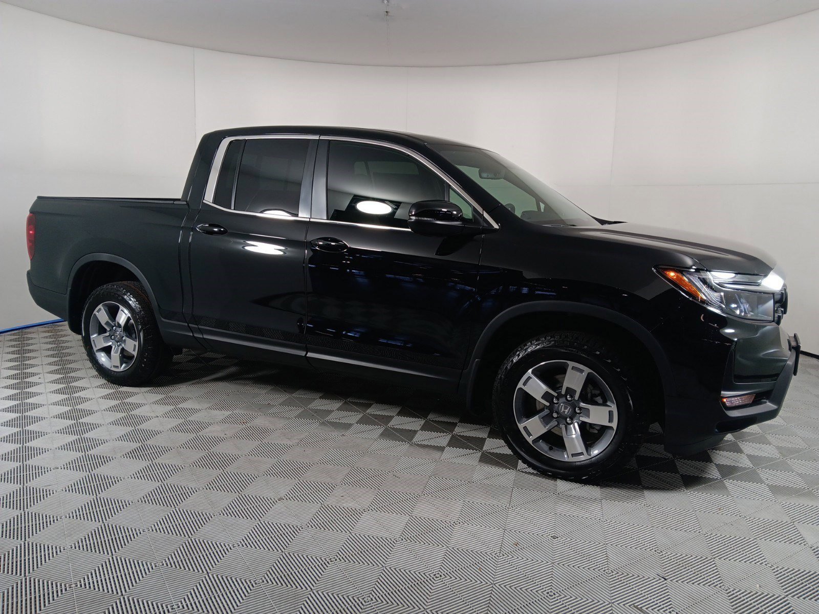 2025 Honda Ridgeline RTL photo 2
