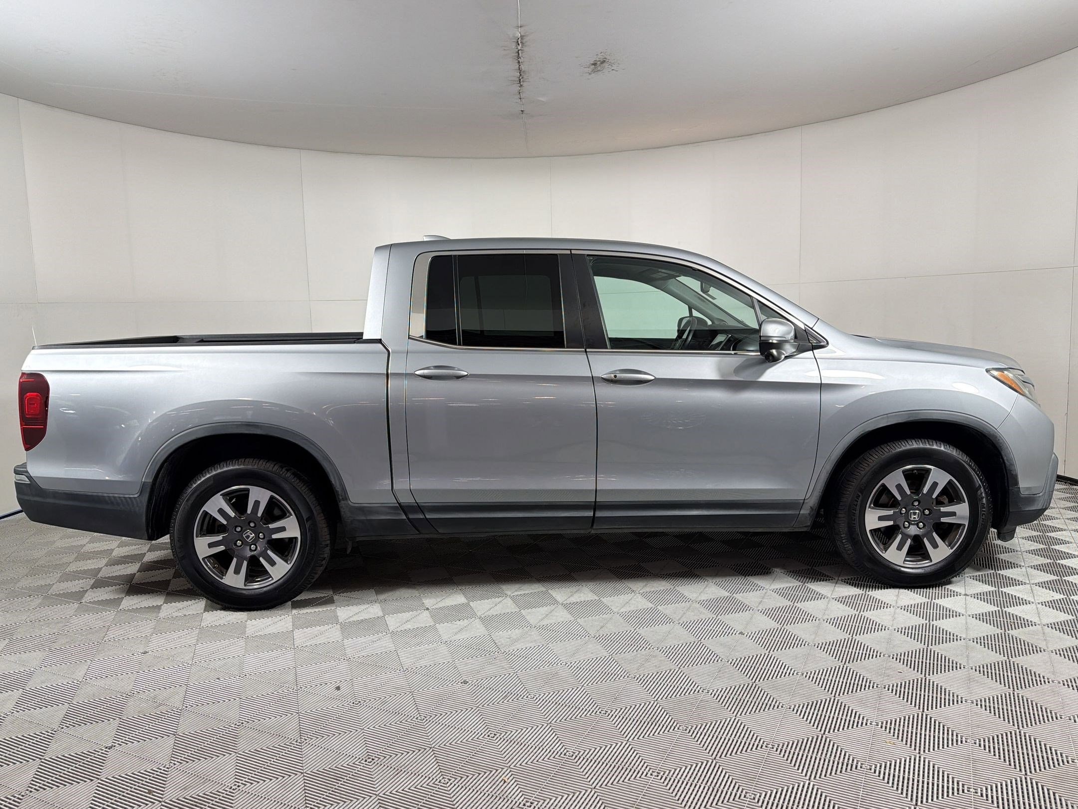 Ridgeline RTL-T FWD Truck Crew Cab
