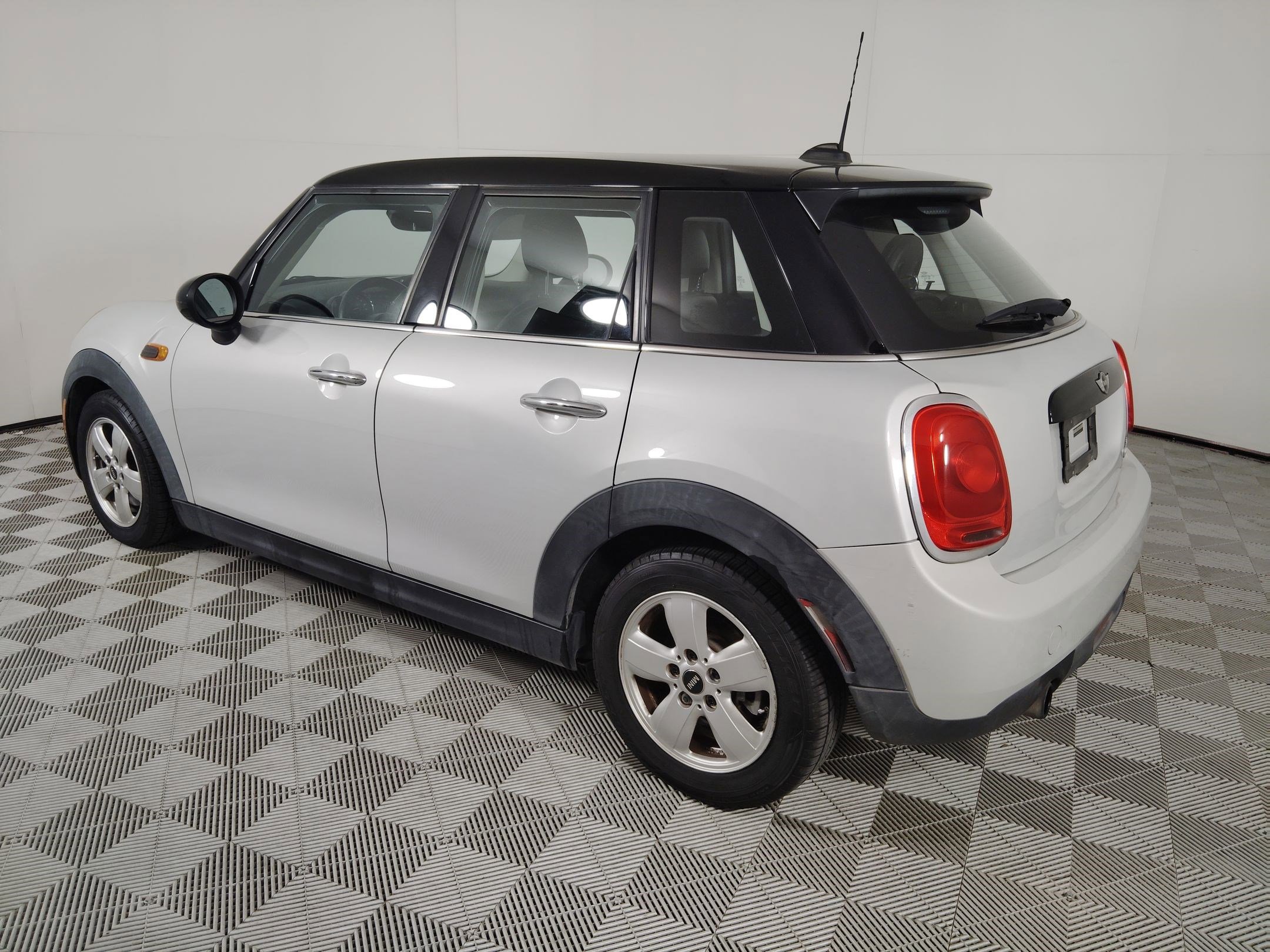 2016 Mini Cooper 4 Door Hardtop photo 3