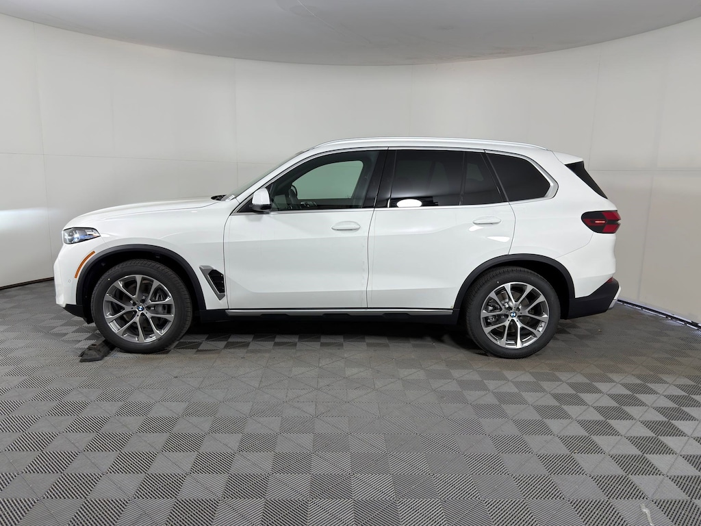 New 2026 BMW X5 sDrive40i SUV