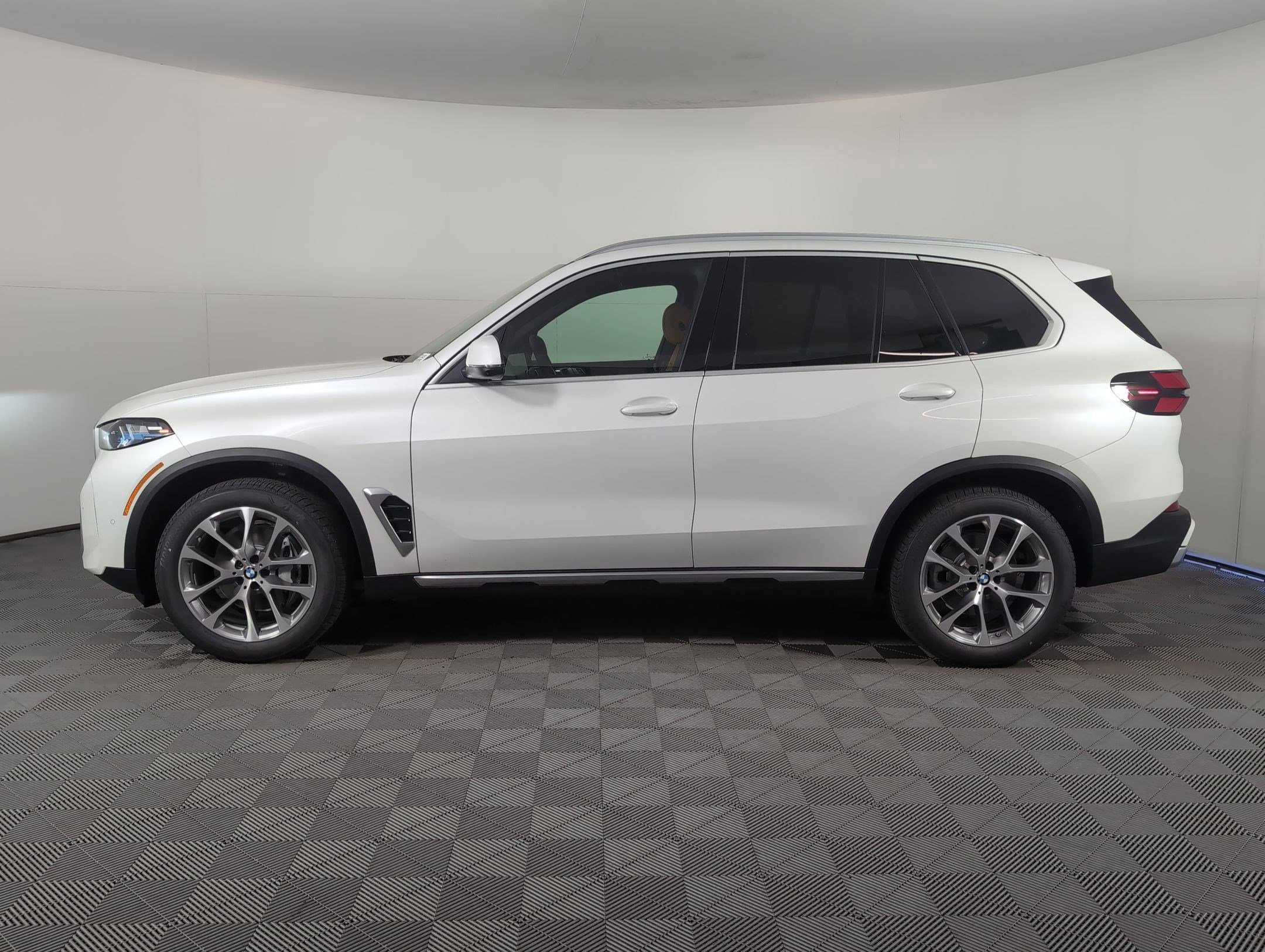 2026 Bmw X5 sDrive40i photo 2
