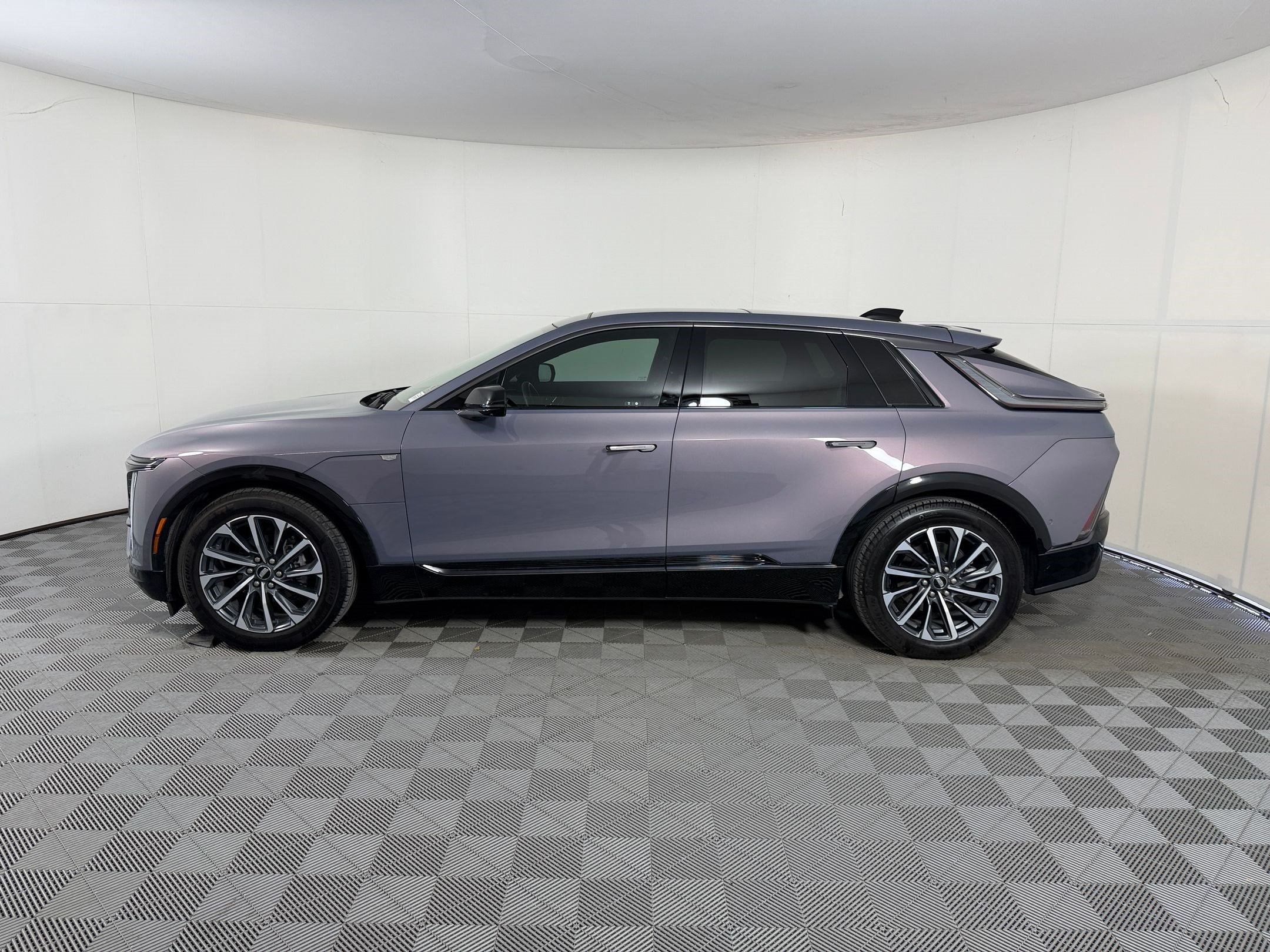 Used 2024 Cadillac LYRIQ Sport 2 with VIN 1GYKPVRL8RZ118668 for sale in Houston, TX