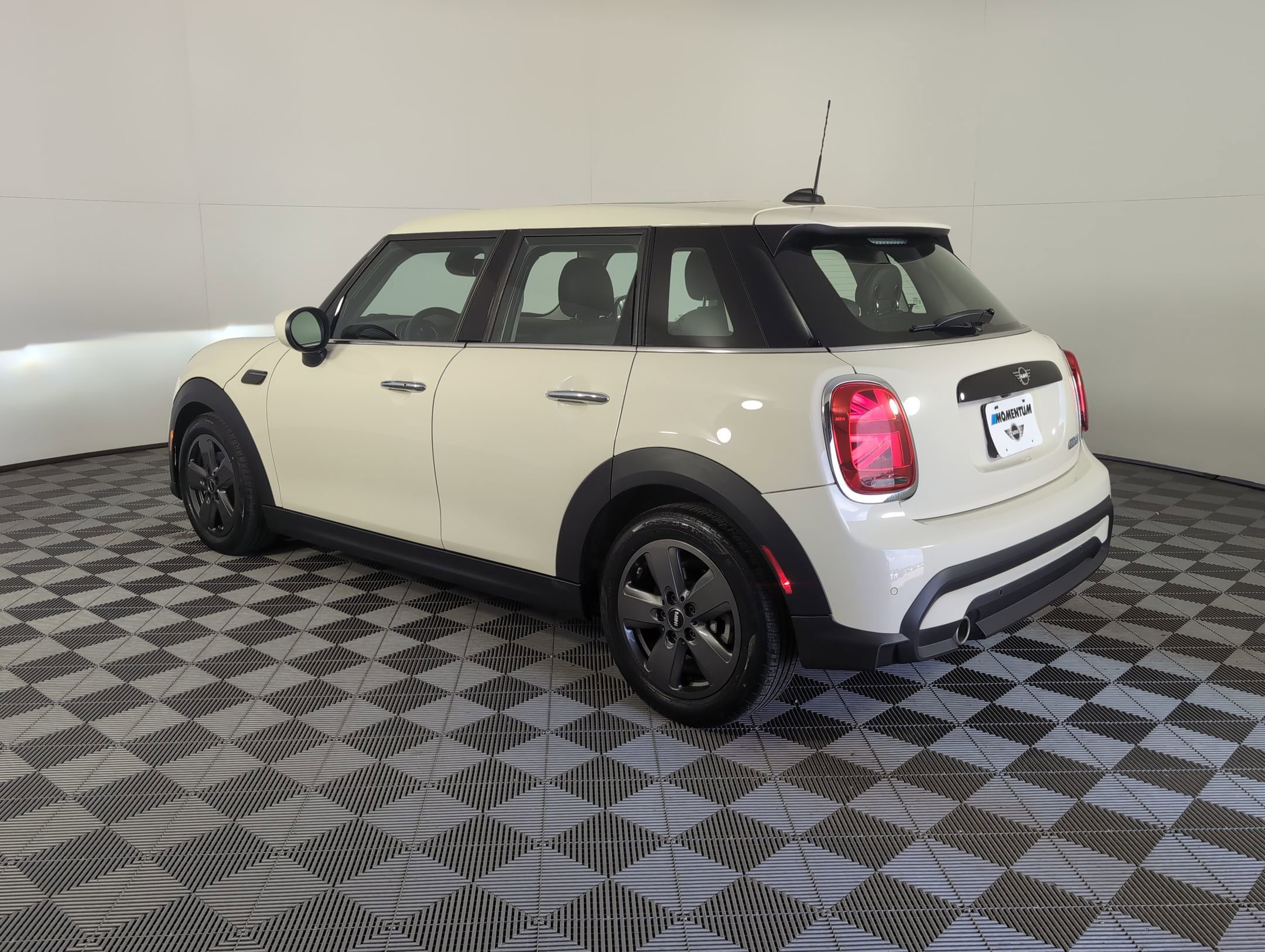 2023 Mini Cooper 4 Door Hardtop photo 3