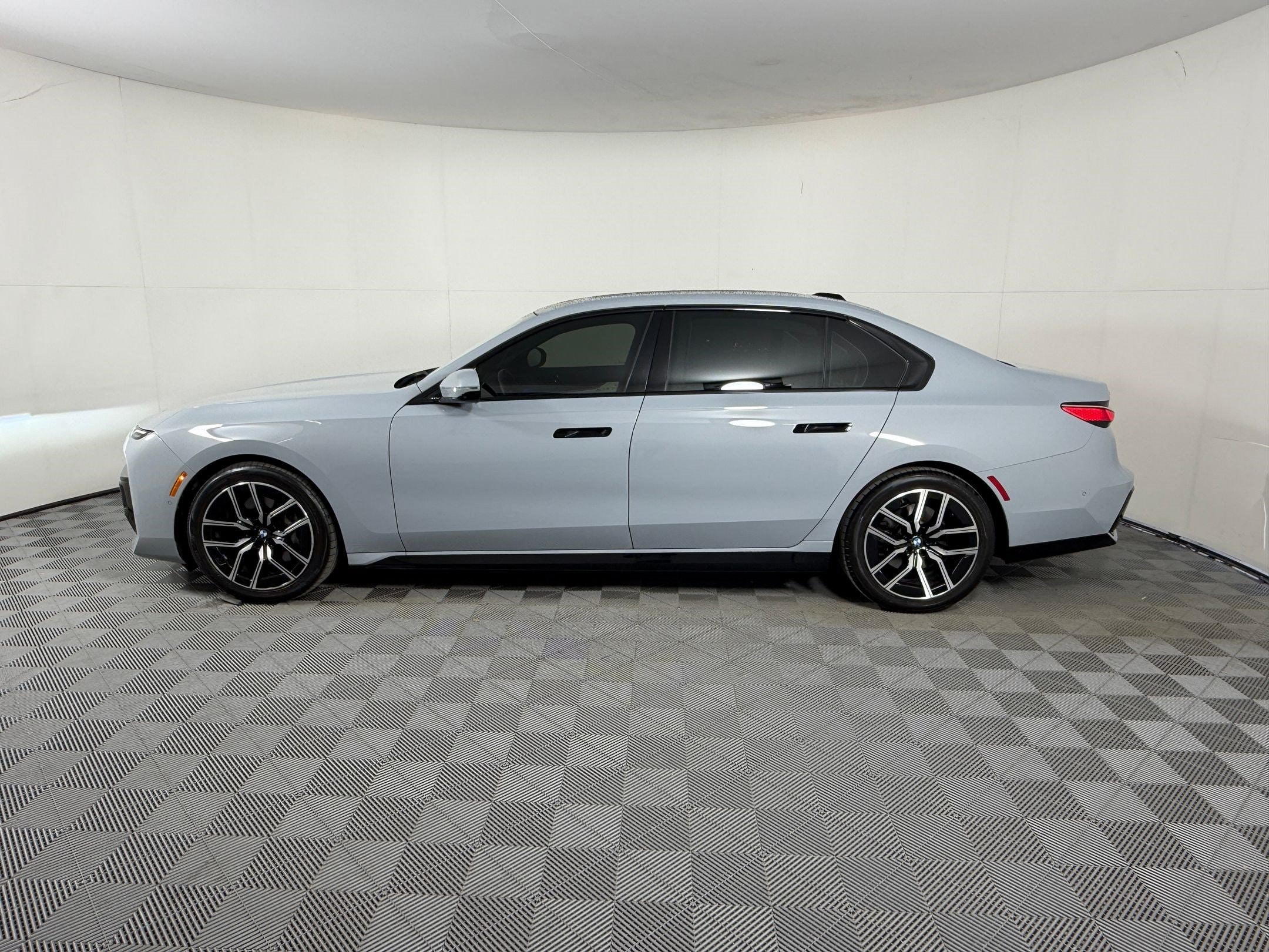 740i XDrive Sedan