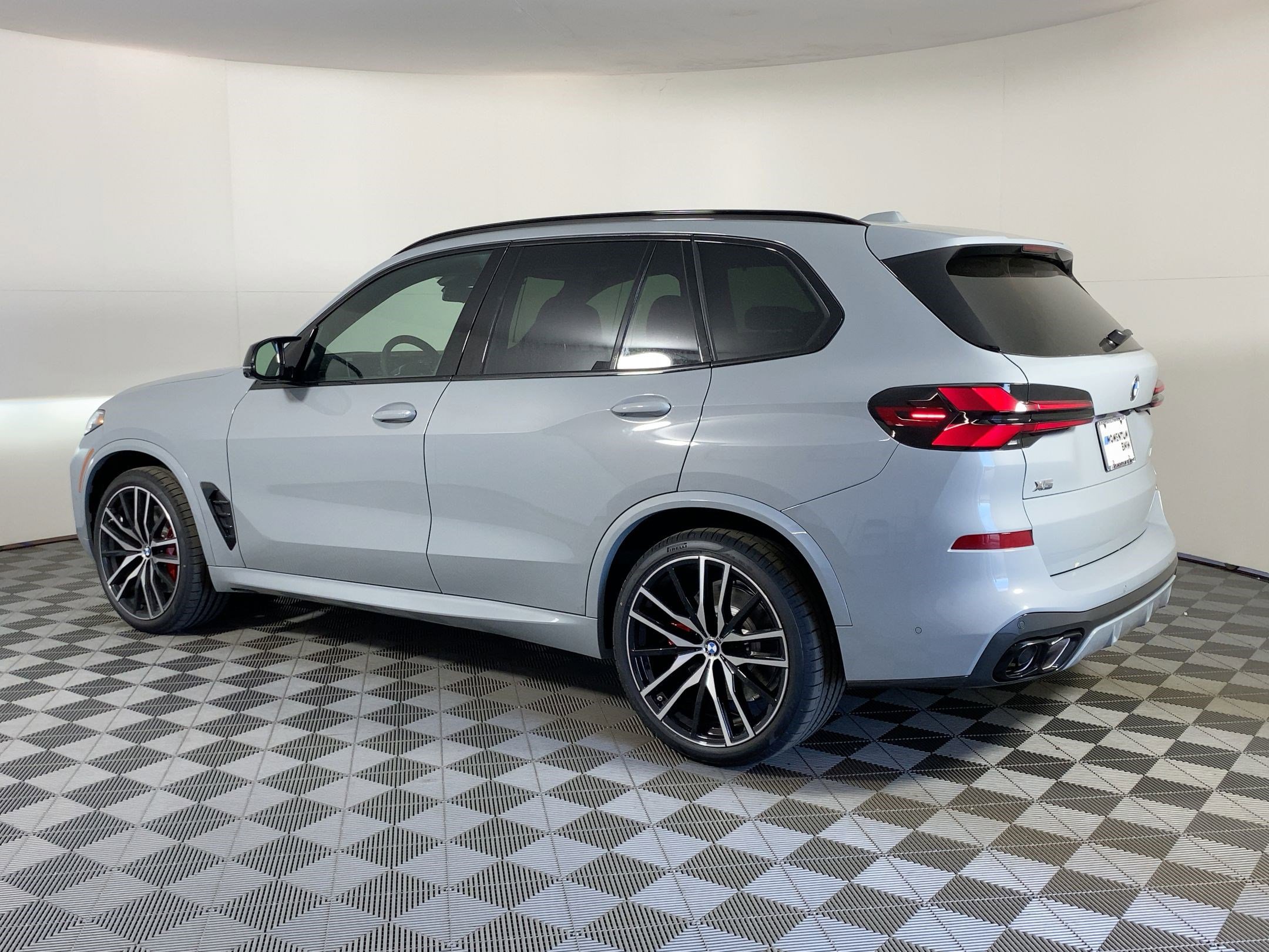 2026 Bmw X5 M60i photo 2