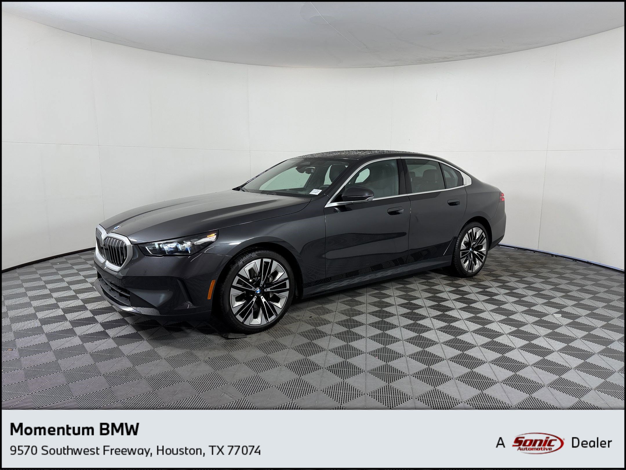2026 BMW 5 Series's photo
