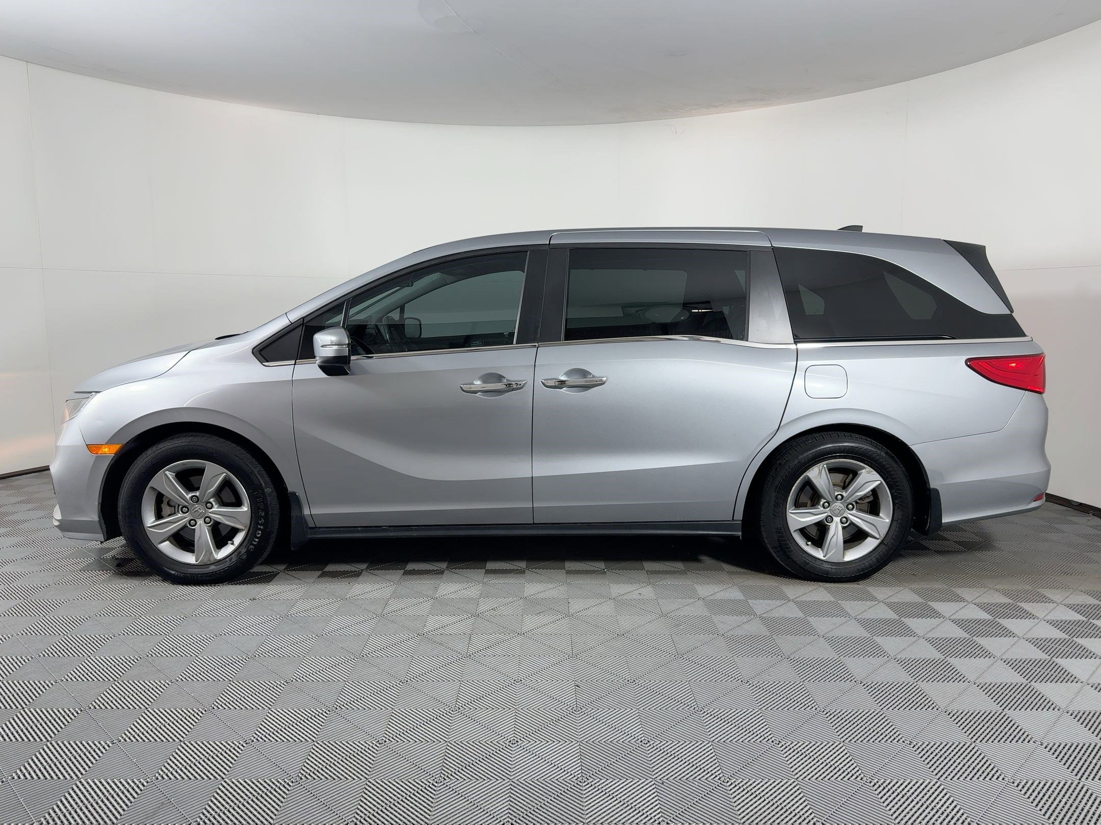 2018 Honda Odyssey EX-L photo 2