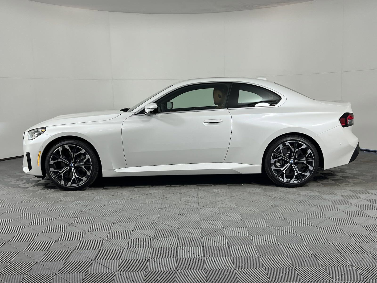 2025 Bmw 230i Coupe photo 4