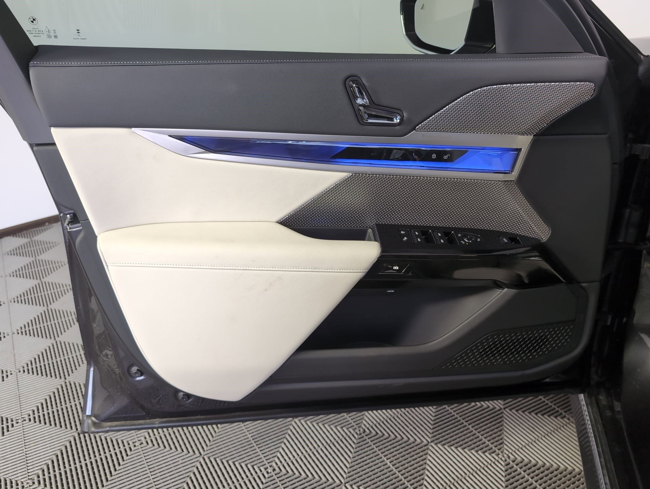 2025 BMW i7 50 - Photo 20