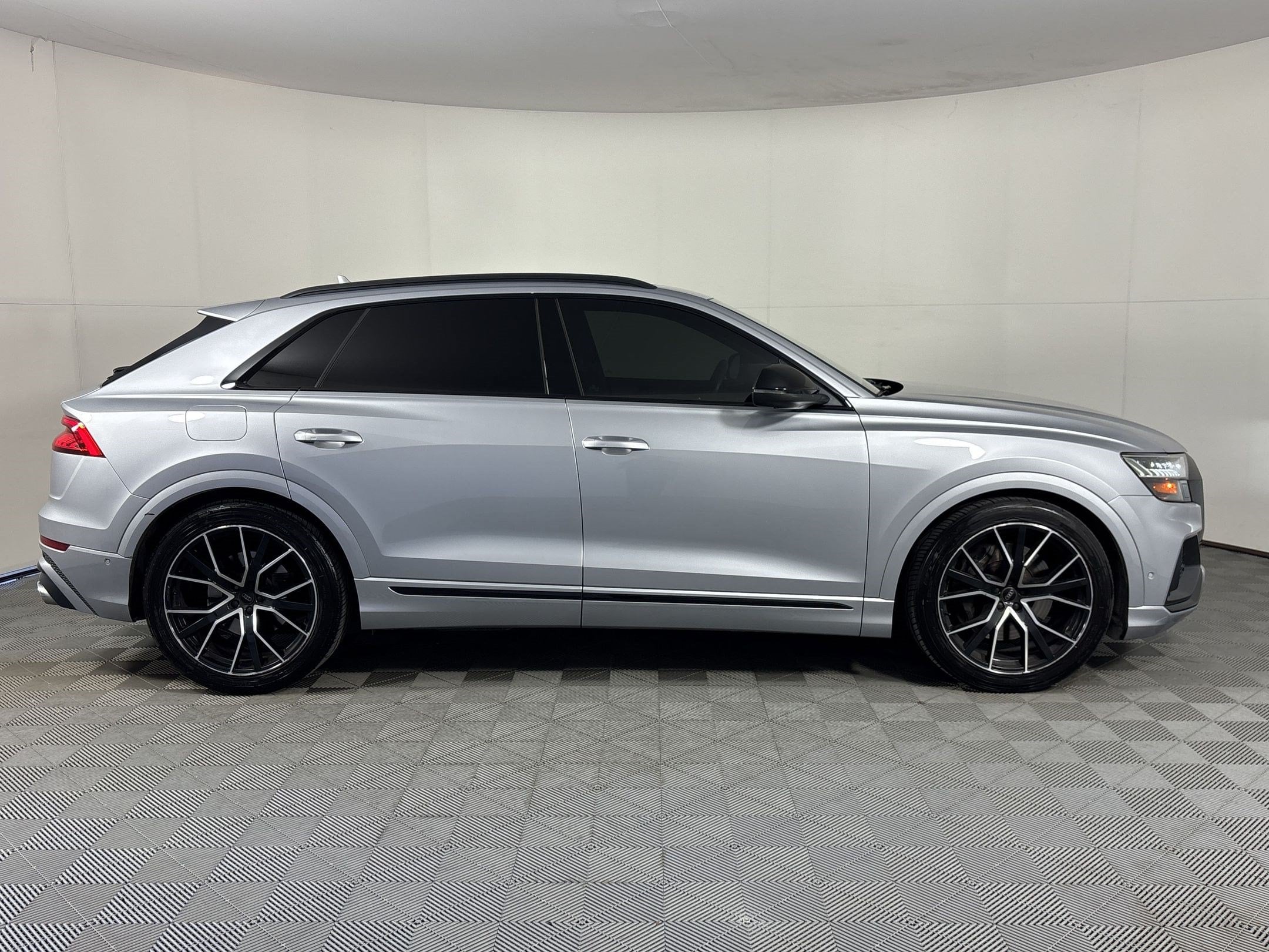 SQ8 4.0T Premium Plus SUV