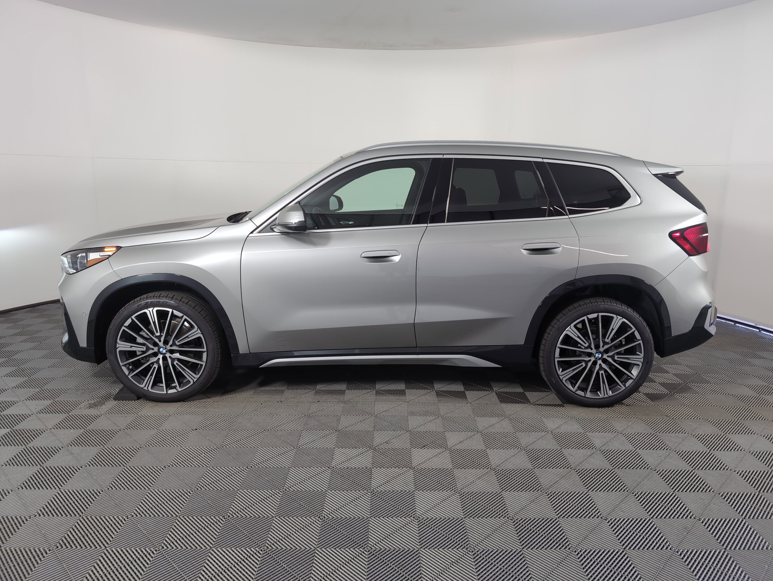 2025 Bmw X1 XDrive28i photo 3