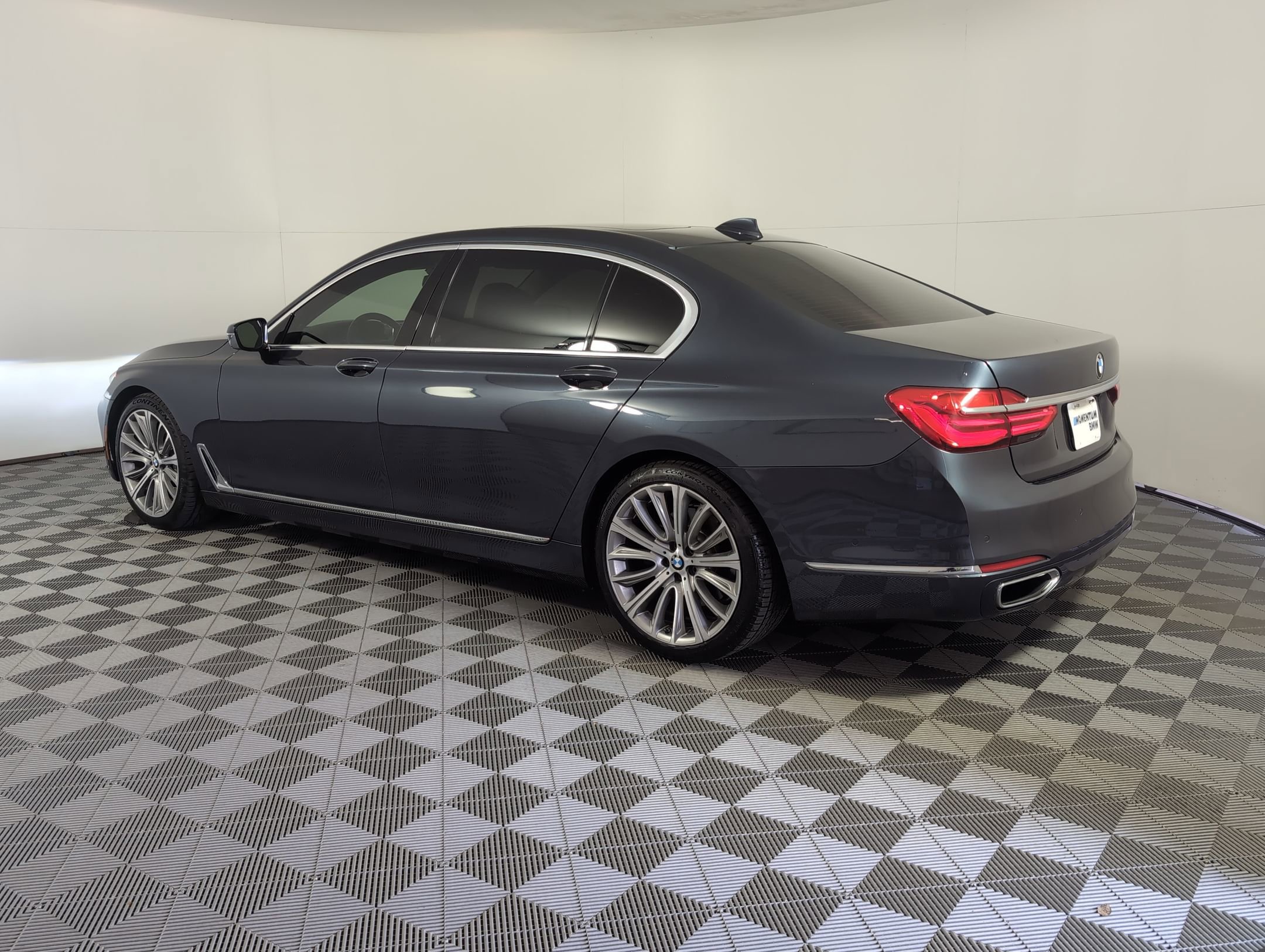 2016 Bmw 750i xDrive Sedan photo 3