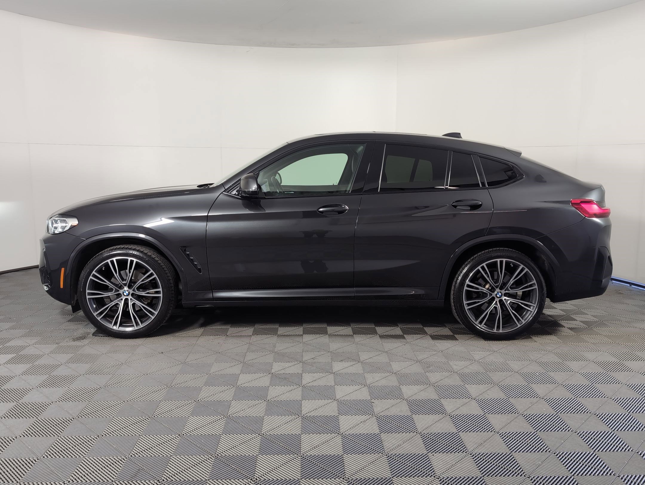 2023 Bmw X4 xDrive30i photo 2
