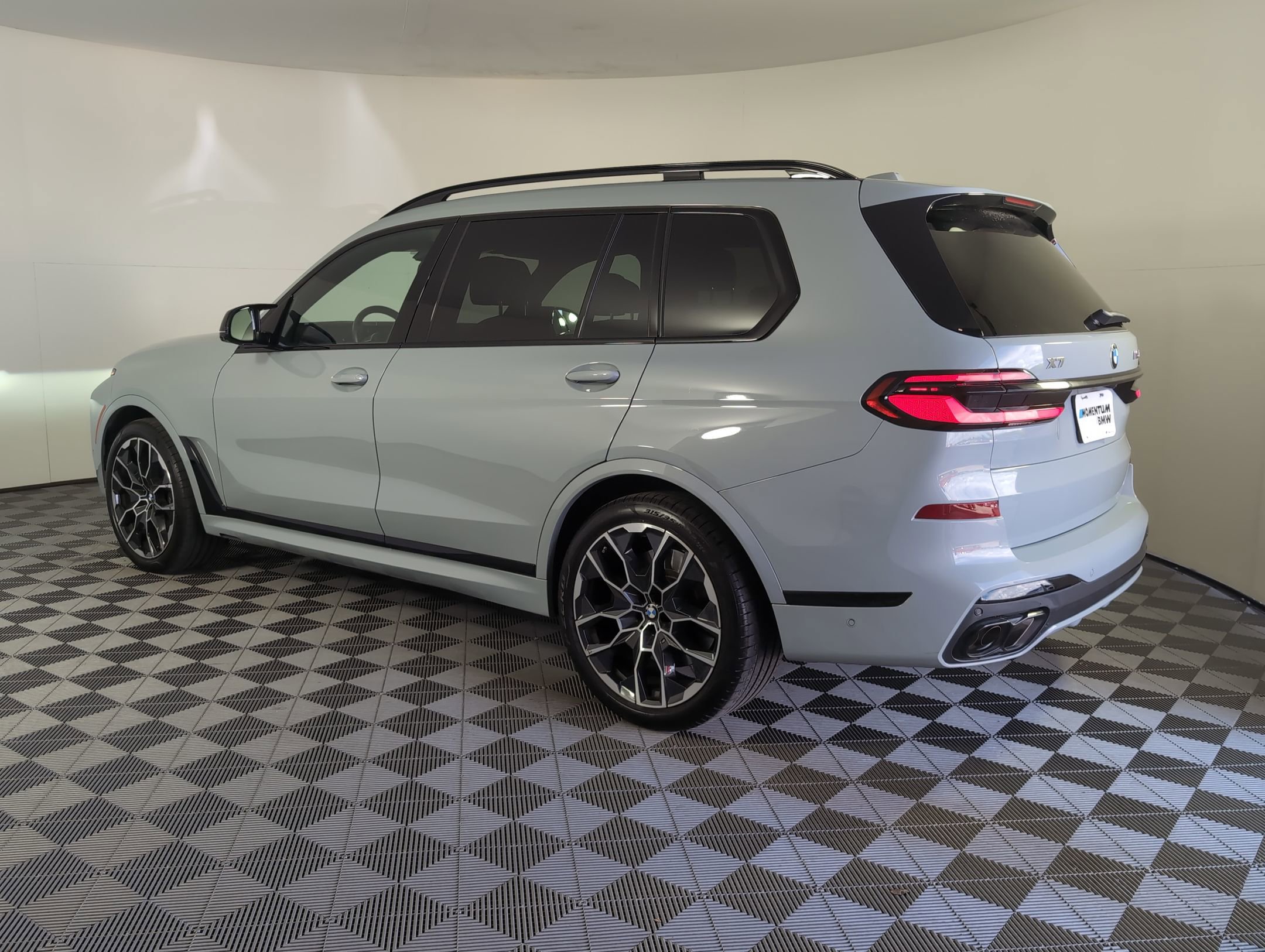 2025 Bmw X7 M60i photo 2