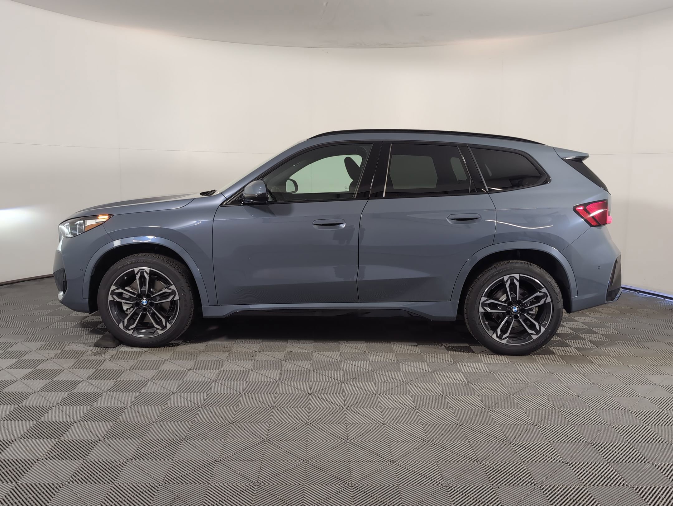 2026 Bmw X1 XDrive28i photo 2