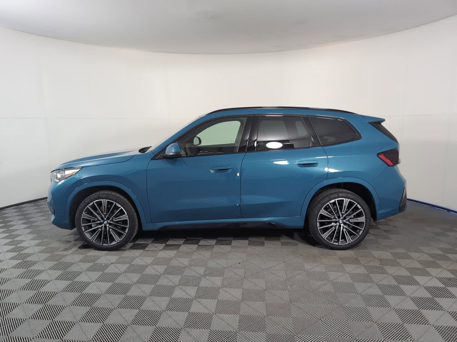 2025 Bmw X1 XDrive28i photo 2