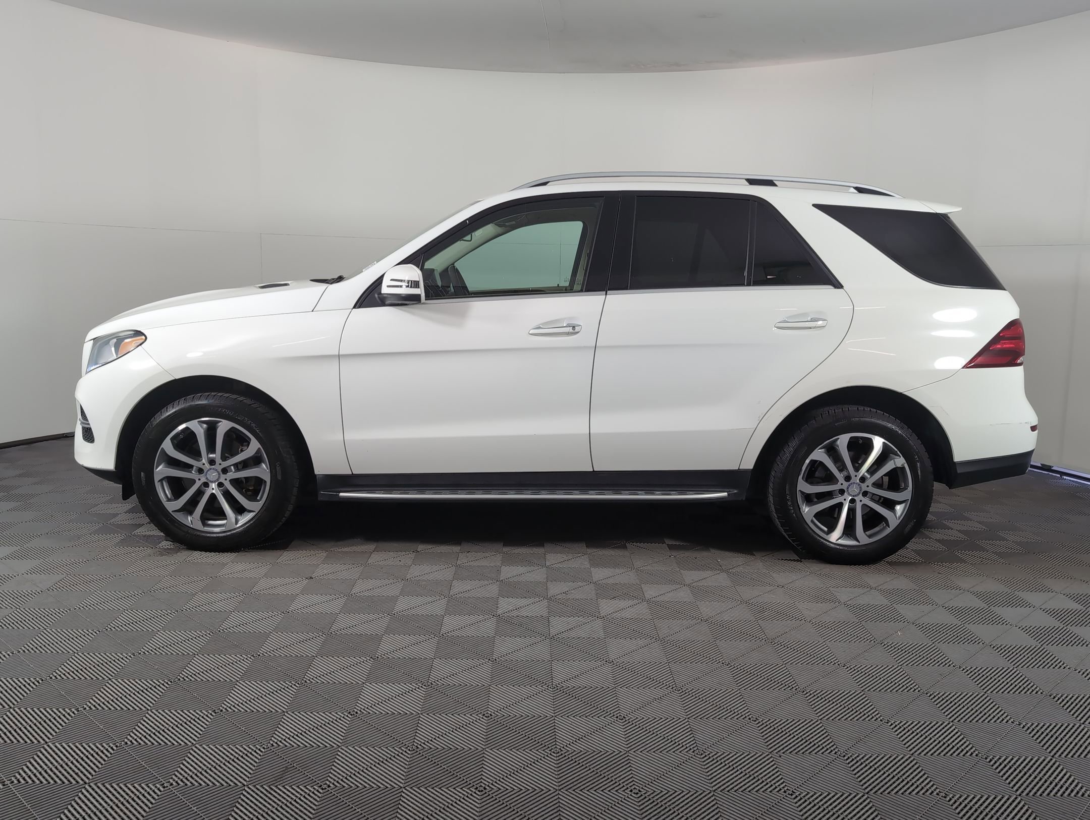 2016 Mercedes Benz GLE 350 4MATIC photo 2